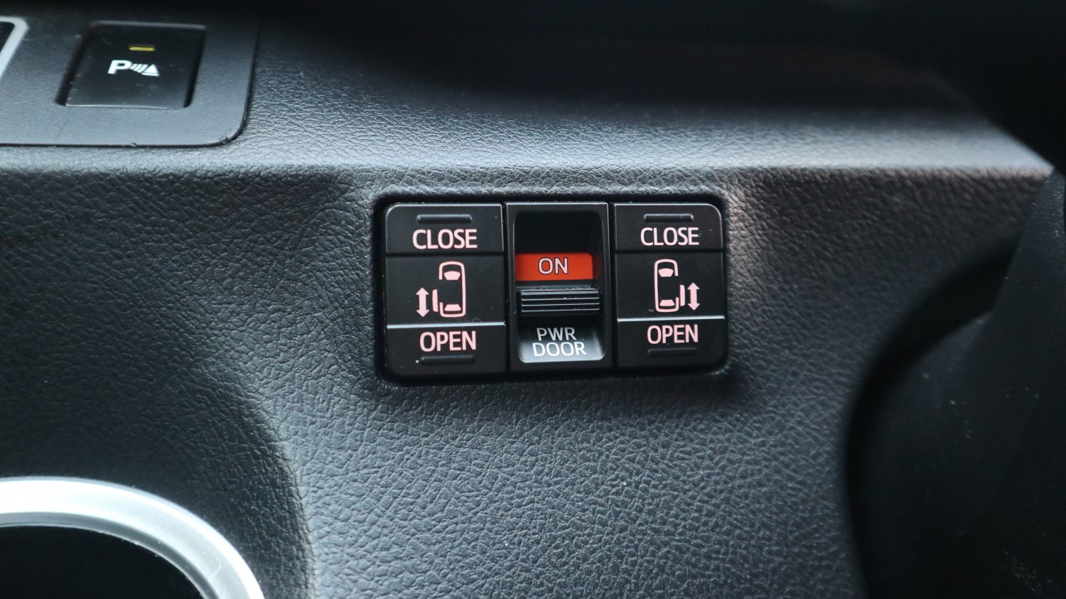 Toyota 豐田 ／ Sienta ／ 2016年 ／ 2016年Toyota Sienta 白色 豐田中古車 ／ 九肇匯元汽車 (台南)