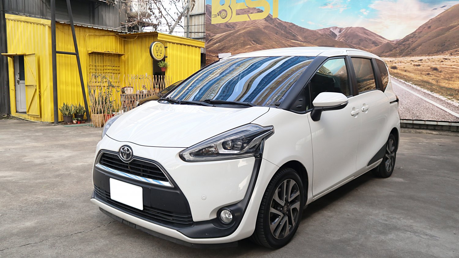 Toyota 豐田/Sienta/201612/1798c.c/九肇匯元汽車 (台南)
