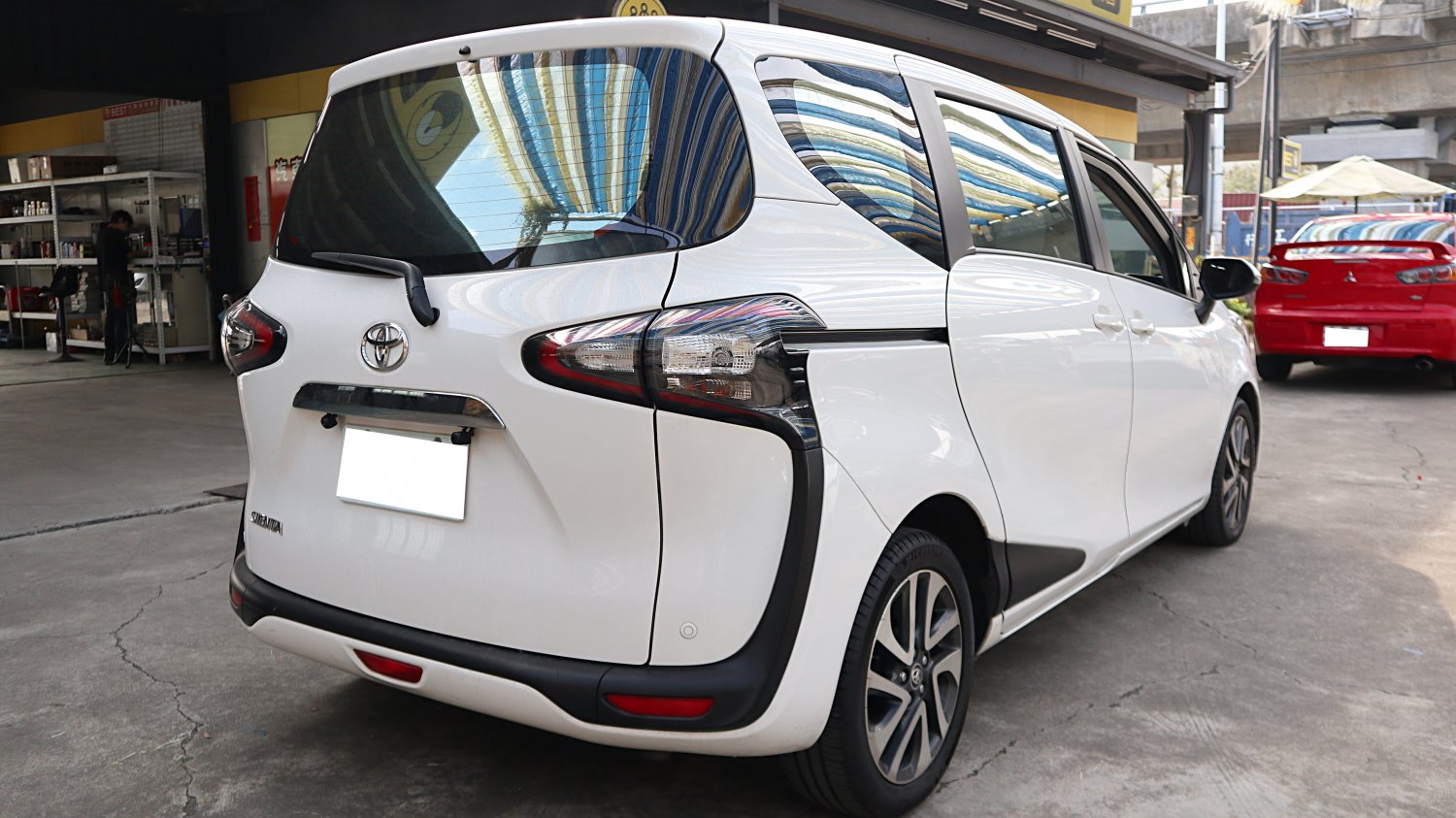 Toyota 豐田 ／ Sienta ／ 2016年 ／ 2016年Toyota Sienta 白色 豐田中古車 ／ 九肇匯元汽車 (台南)