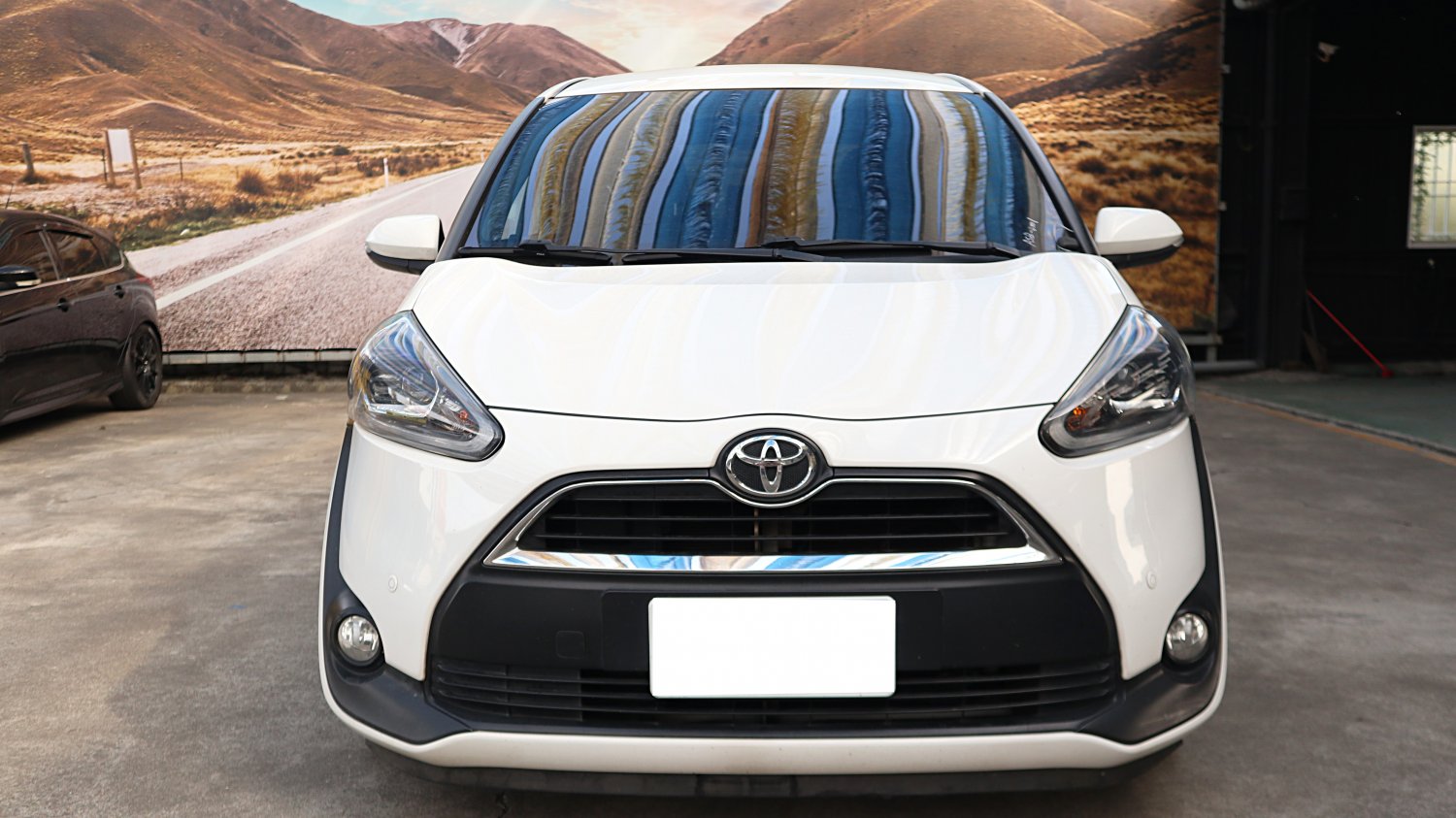 Toyota 豐田 ／ Sienta ／ 2016年 ／ 2016年Toyota Sienta 白色 豐田中古車 ／ 九肇匯元汽車 (台南)