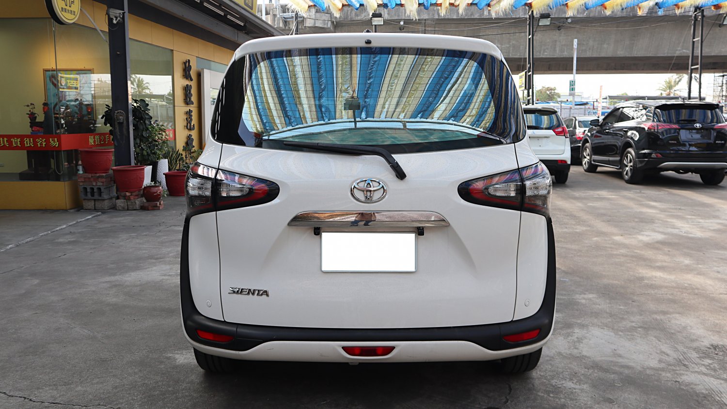 Toyota 豐田 ／ Sienta ／ 2016年 ／ 2016年Toyota Sienta 白色 豐田中古車 ／ 九肇匯元汽車 (台南)