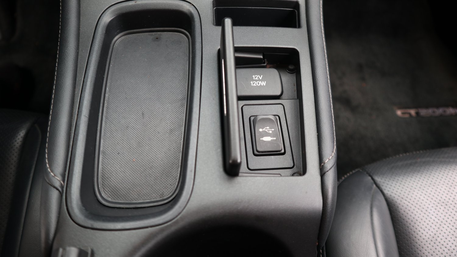 Lexus 凌志 ／ CT 系列 ／ 2014年 ／ 2014年 Lexus CT200h 白色 油電混合 凌志中古車 ／ 九肇匯元汽車 (台南)