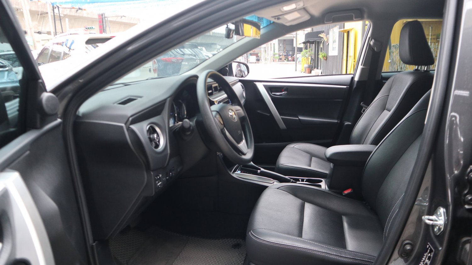 Toyota 豐田 ／ Altis ／ 2018年 ／ 2018年 Toyota Altis 灰色 豐田中古車 ／ 成交區