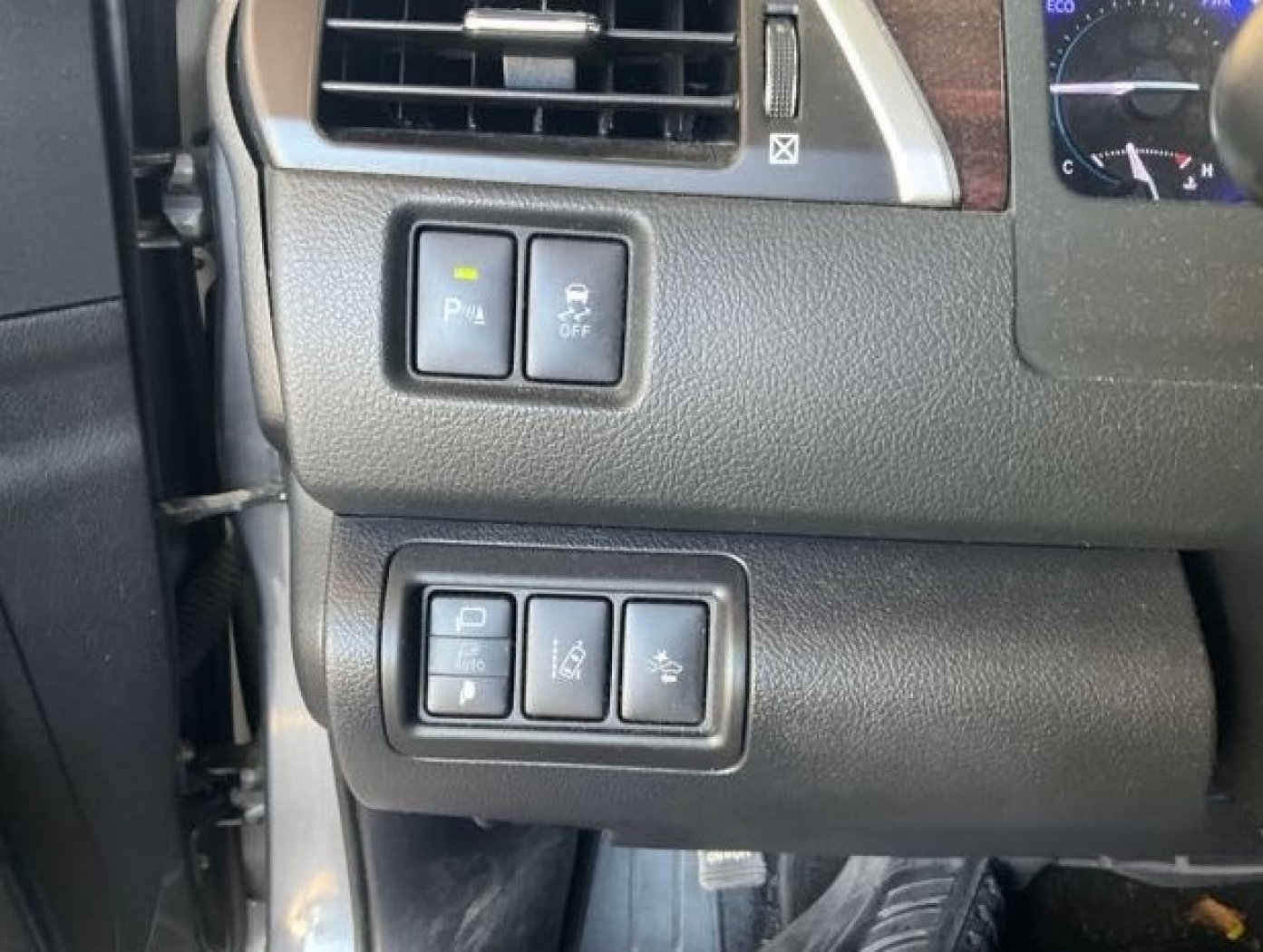 Toyota 豐田 ／ Camry ／ 2016年 ／ 2016年Toyota Camry 灰色 豐田中古車 ／ 九肇匯元汽車 (台南)