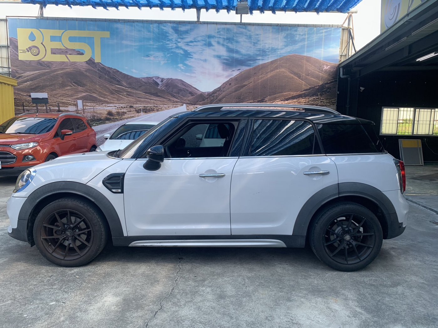 Mini 迷你 ／ Cooper ／ 2017年 ／ 2017年Mini Cooper  白黑色 迷你中古車 ／ MG車庫(台南)