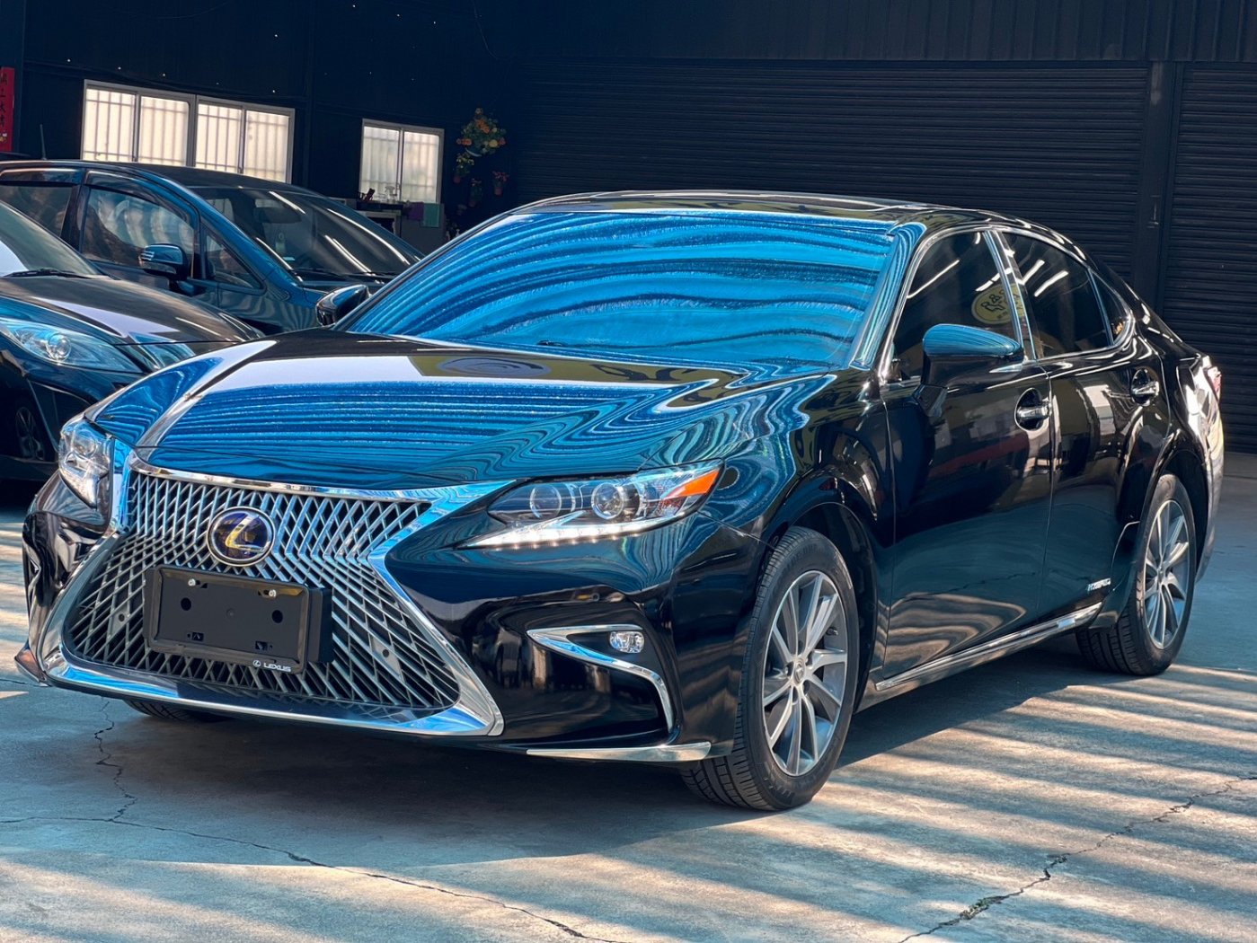 Lexus 凌志/ES 系列/2017/2494c.c/MG車庫(台南)