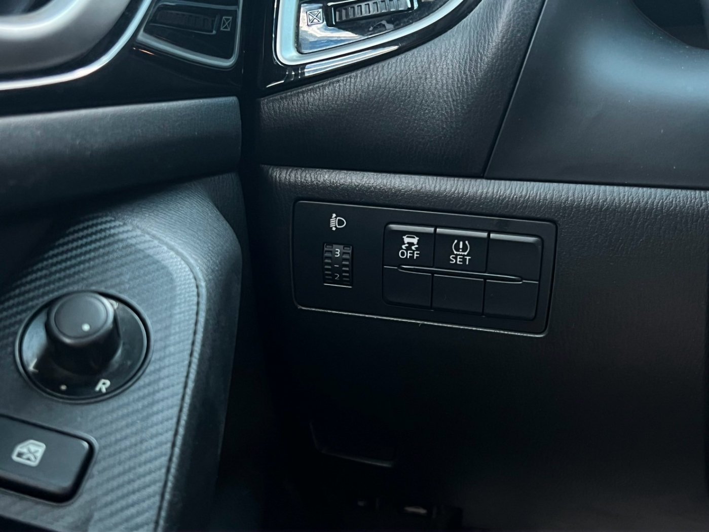 Mazda 馬自達 ／ Mazda 3 ／ 2016年 ／ 2016年Mazda 3 白色 馬自達中古車 ／ 成交區