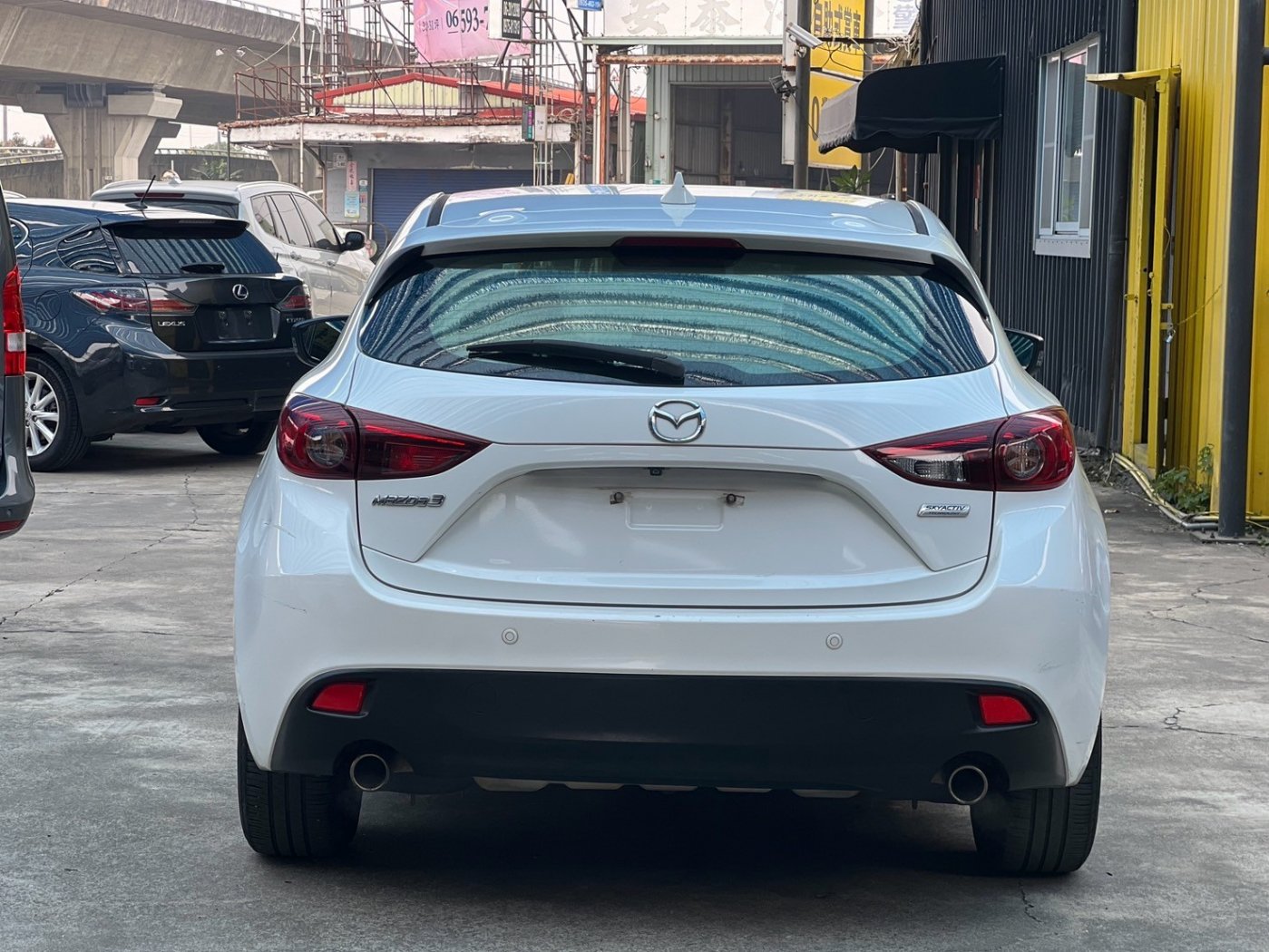 Mazda 馬自達 ／ Mazda 3 ／ 2016年 ／ 2016年Mazda 3 白色 馬自達中古車 ／ 成交區