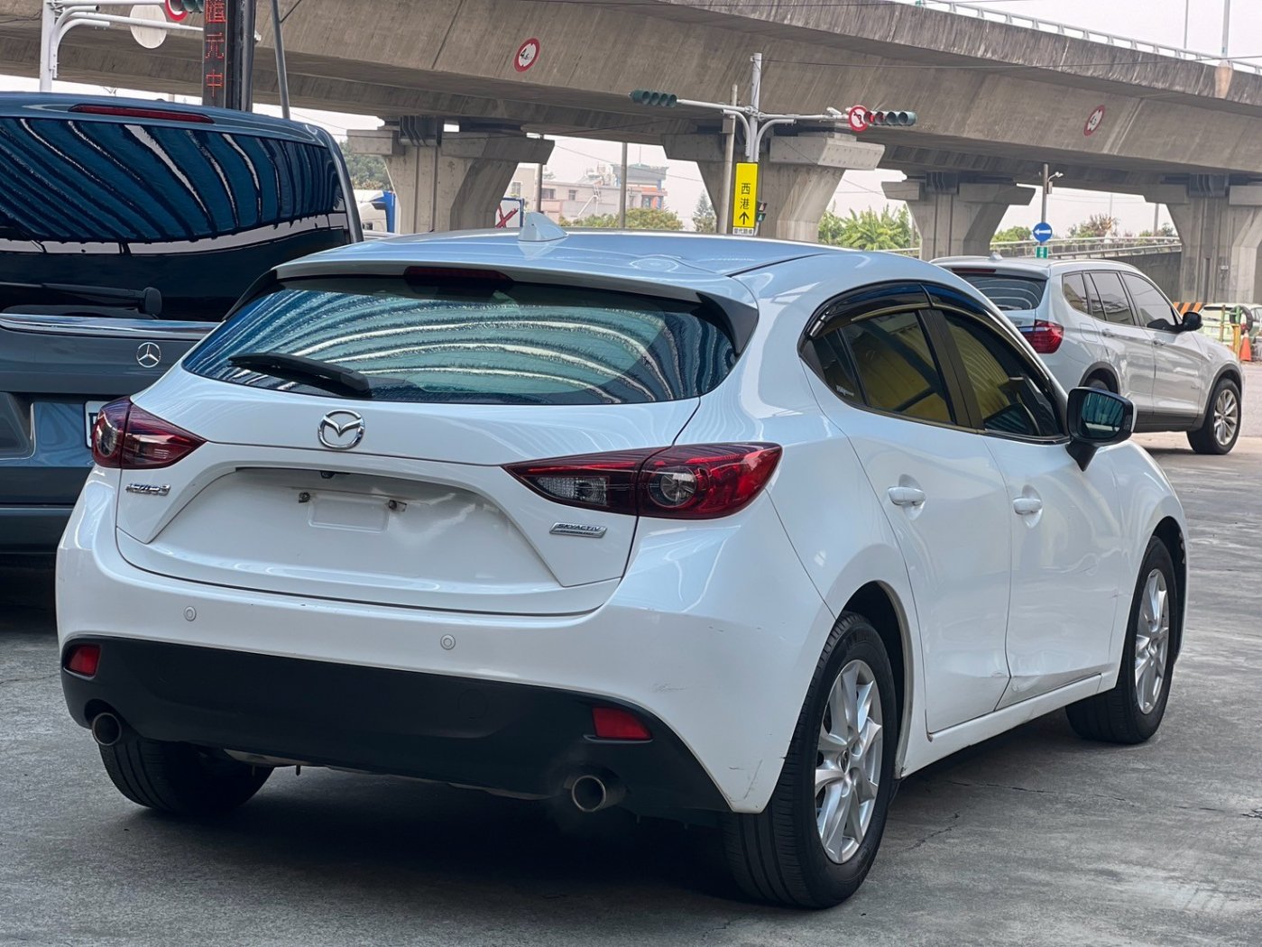 Mazda 馬自達 ／ Mazda 3 ／ 2016年 ／ 2016年Mazda 3 白色 馬自達中古車 ／ 成交區