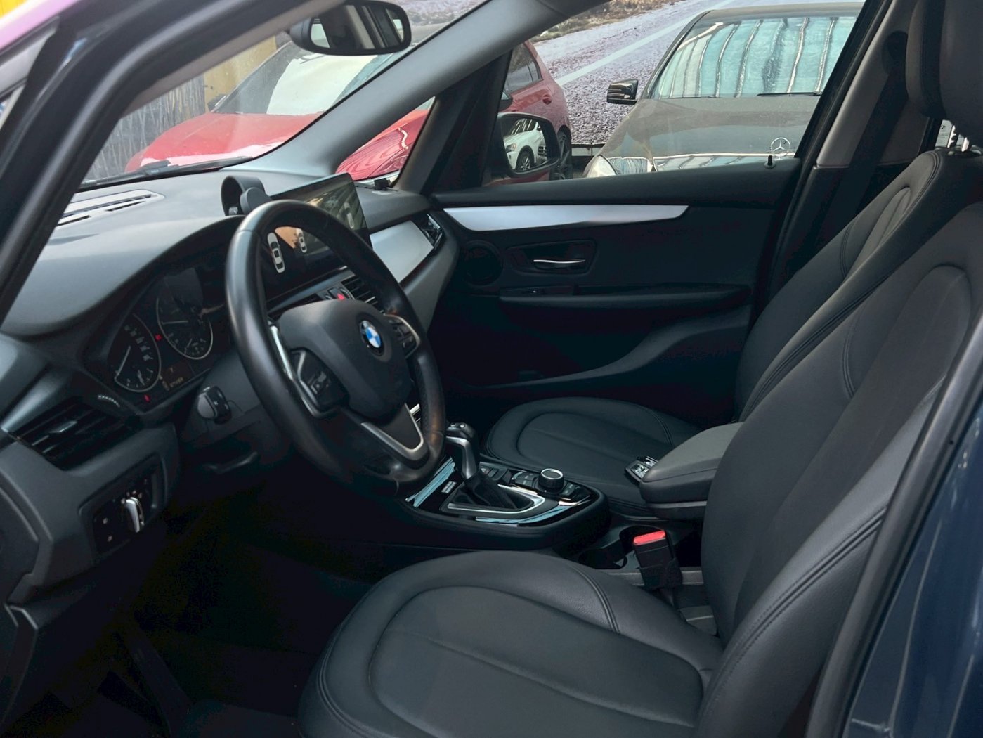 Bmw 寶馬 ／ 2-Series ／ 2015年 ／ 2015年 BMW 218i 紫色 寶馬中古車 ／ MG車庫(台南)