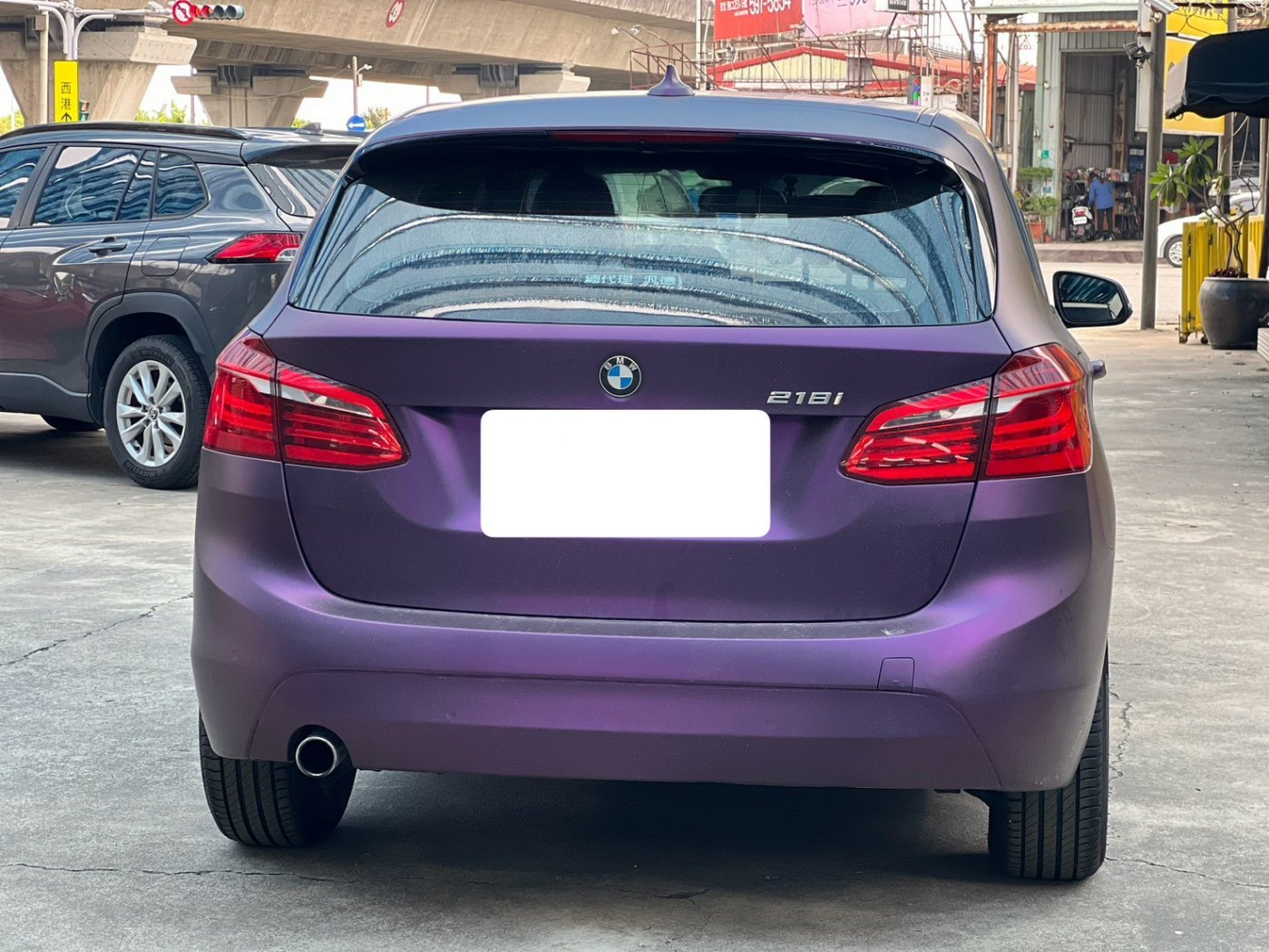 Bmw 寶馬 ／ 2-Series ／ 2015年 ／ 2015年 BMW 218i 紫色 寶馬中古車 ／ MG車庫(台南)