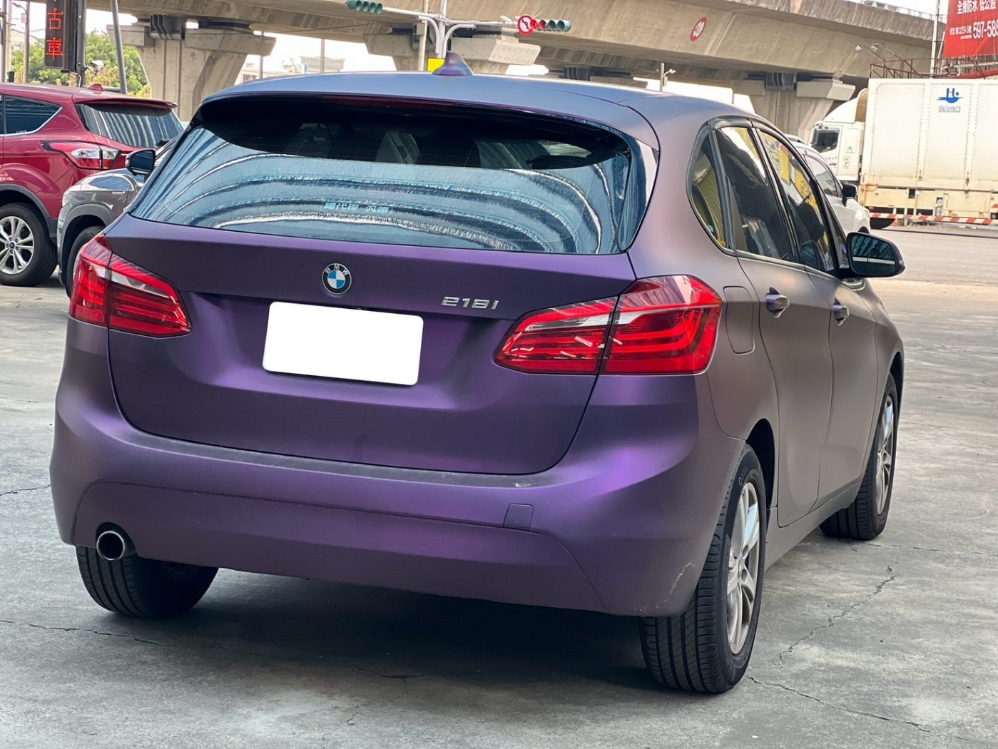 Bmw 寶馬 ／ 2-Series ／ 2015年 ／ 2015年 BMW 218i 紫色 寶馬中古車 ／ MG車庫(台南)