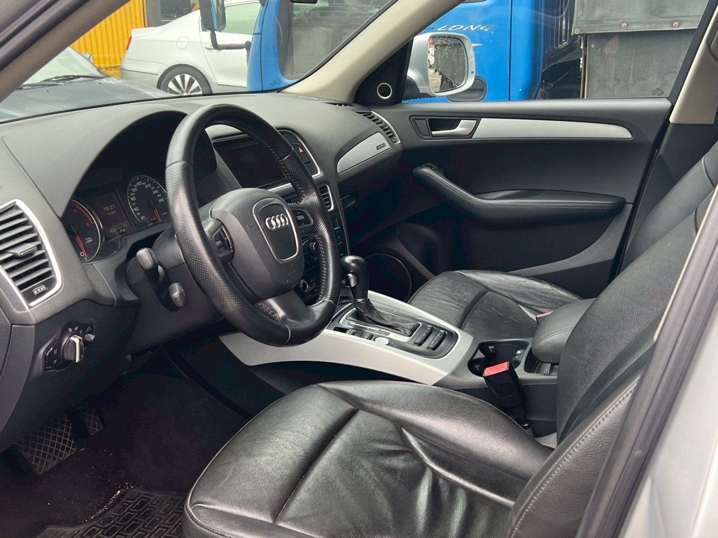 Audi 奧迪 ／ Q5 ／ 2011年 ／ 2011年 Audi Q5 銀色 奧迪中古車 ／ 九肇匯元汽車 (台南)