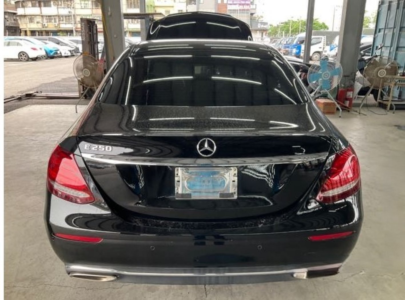 Benz 賓士 ／ E-Class ／ 2017年 ／ 2017年 Benz E250 黑色 賓士中古車 ／ 九肇匯元汽車 (台南)