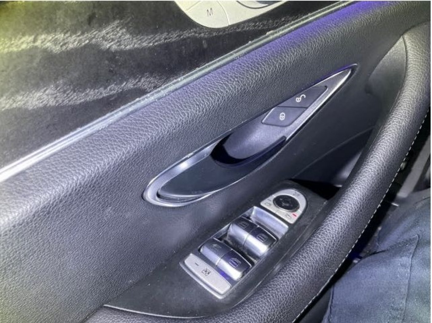 Benz 賓士 ／ E-Class ／ 2017年 ／ 2017年 Benz E250 黑色 賓士中古車 ／ 九肇匯元汽車 (台南)