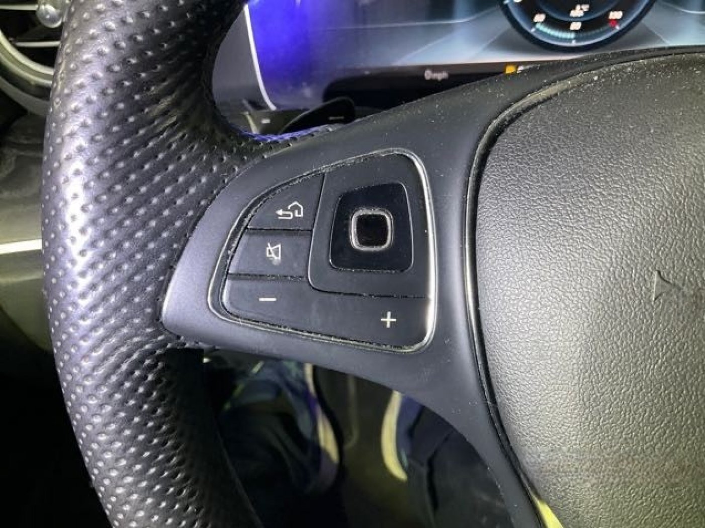 Benz 賓士 ／ E-Class ／ 2017年 ／ 2017年 Benz E250 黑色 賓士中古車 ／ 九肇匯元汽車 (台南)