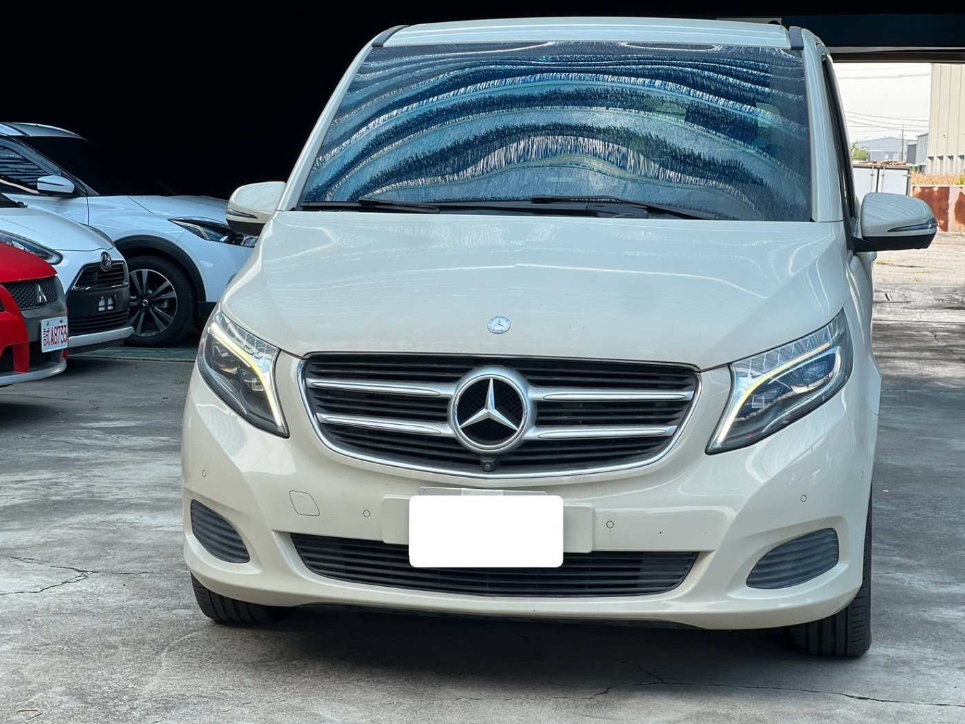 Benz 賓士 ／ V-Class ／ 2016年 ／ 2016年Benz V250D深棕色 賓士中古車 ／ 高拍