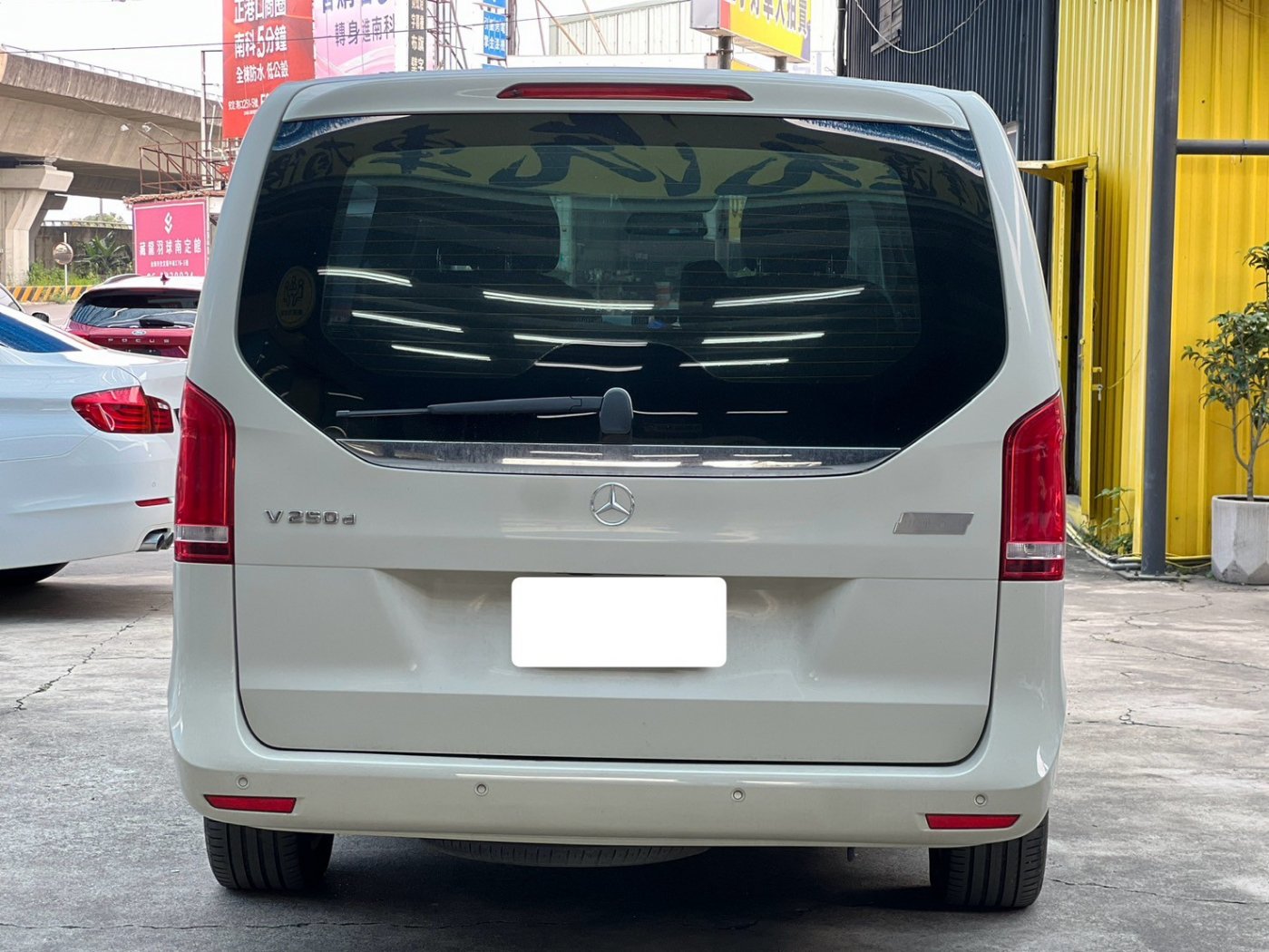 Benz 賓士 ／ V-Class ／ 2016年 ／ 2016年Benz V250D深棕色 賓士中古車 ／ 高拍
