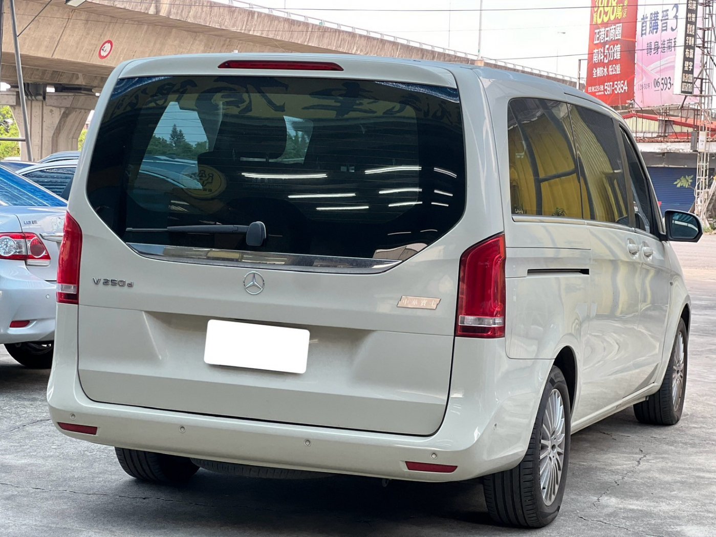 Benz 賓士 ／ V-Class ／ 2016年 ／ 2016年Benz V250D深棕色 賓士中古車 ／ 高拍