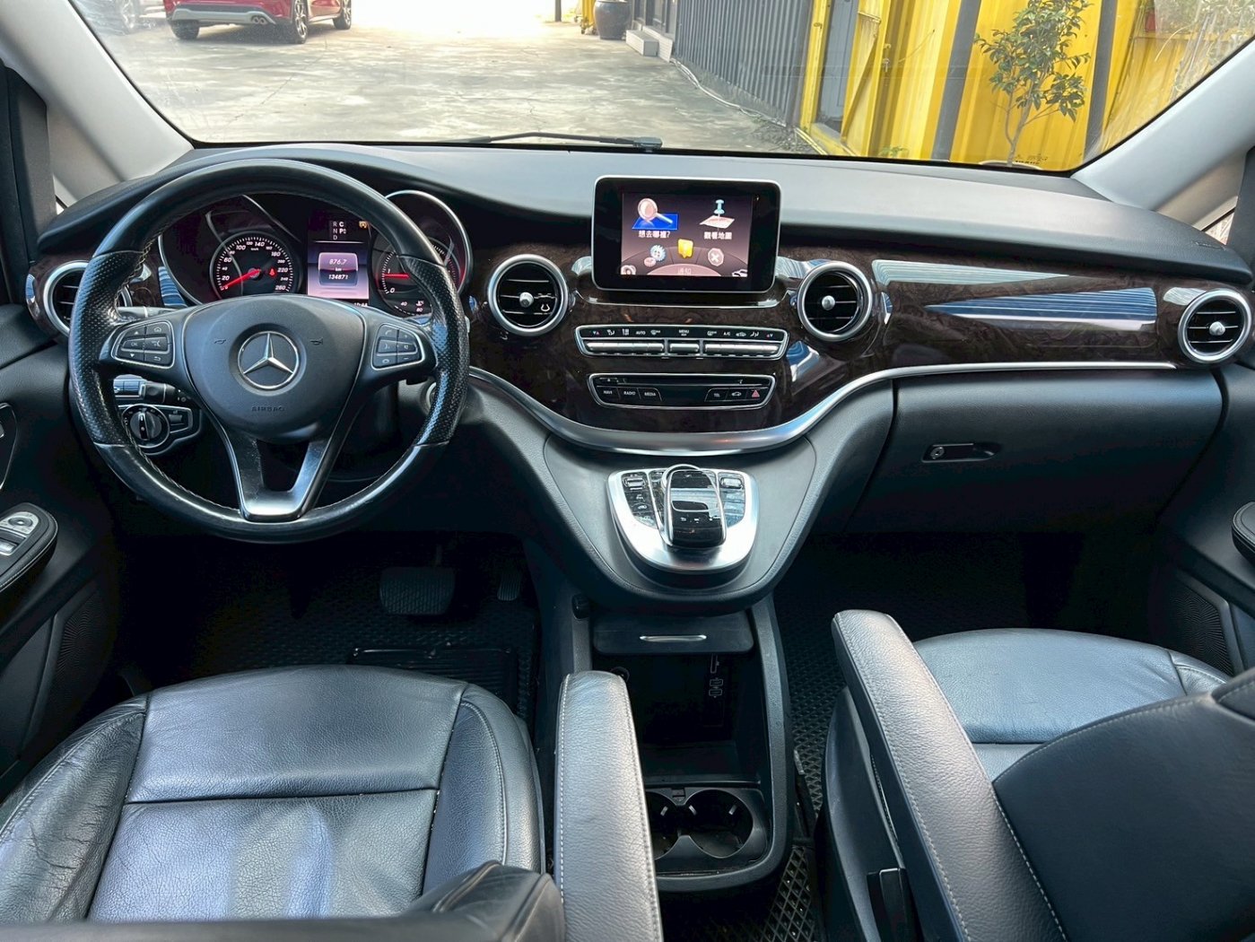 Benz 賓士 ／ V-Class ／ 2016年 ／ 2016年Benz V250D深棕色 賓士中古車 ／ 高拍
