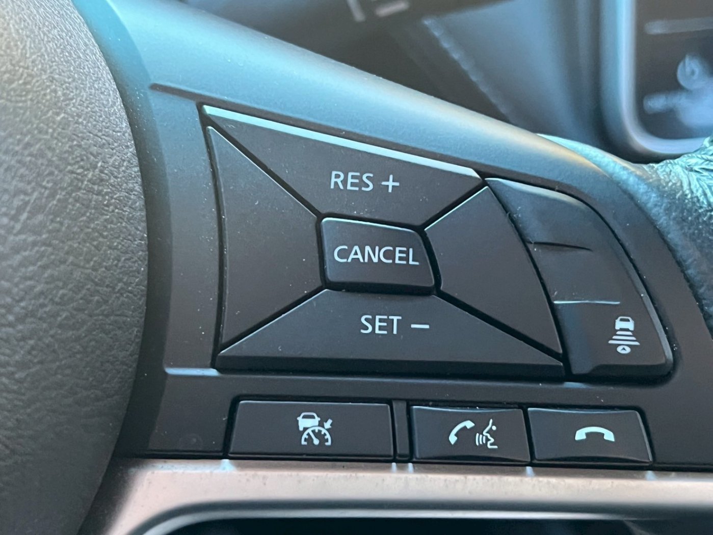 Nissan 日產 ／ Kicks ／ 2023年 ／ 2023年Nissan Kicks 藍色 日產中古車 ／ MG車庫(台南)