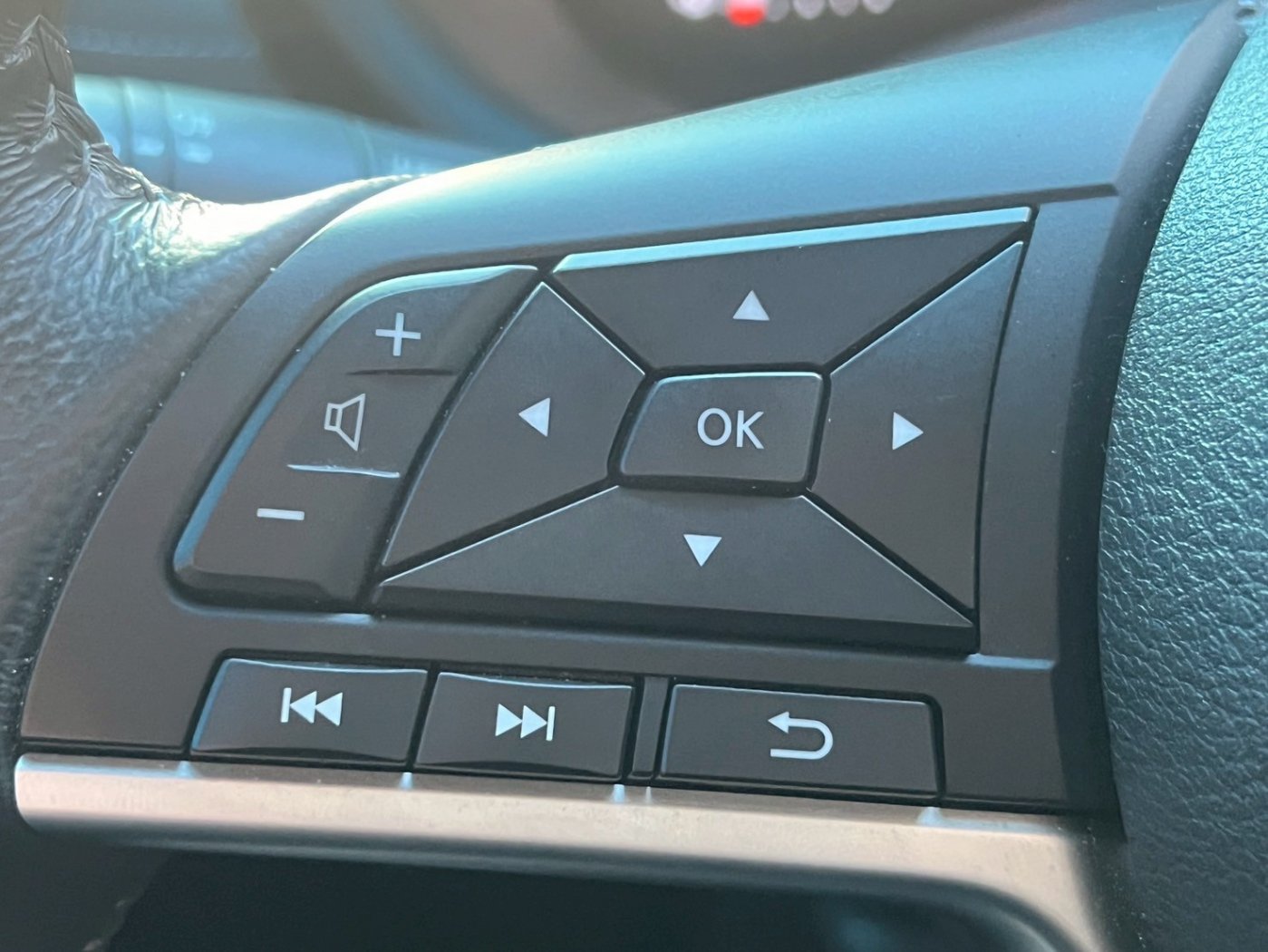 Nissan 日產 ／ Kicks ／ 2023年 ／ 2023年Nissan Kicks 藍色 日產中古車 ／ MG車庫(台南)