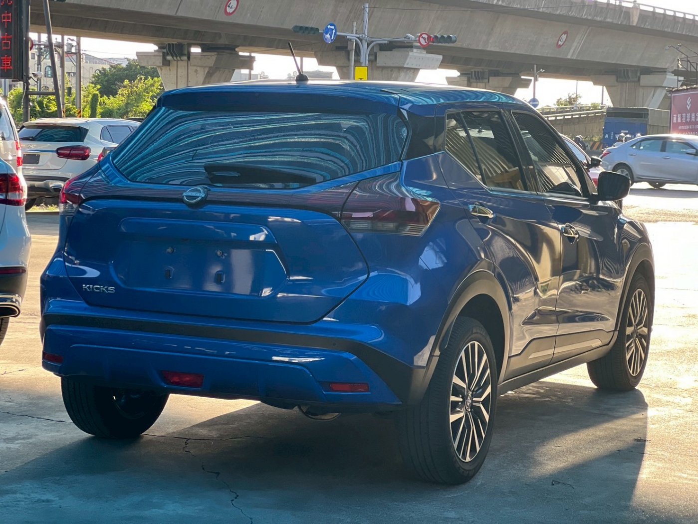 Nissan 日產 ／ Kicks ／ 2023年 ／ 2023年Nissan Kicks 藍色 日產中古車 ／ MG車庫(台南)
