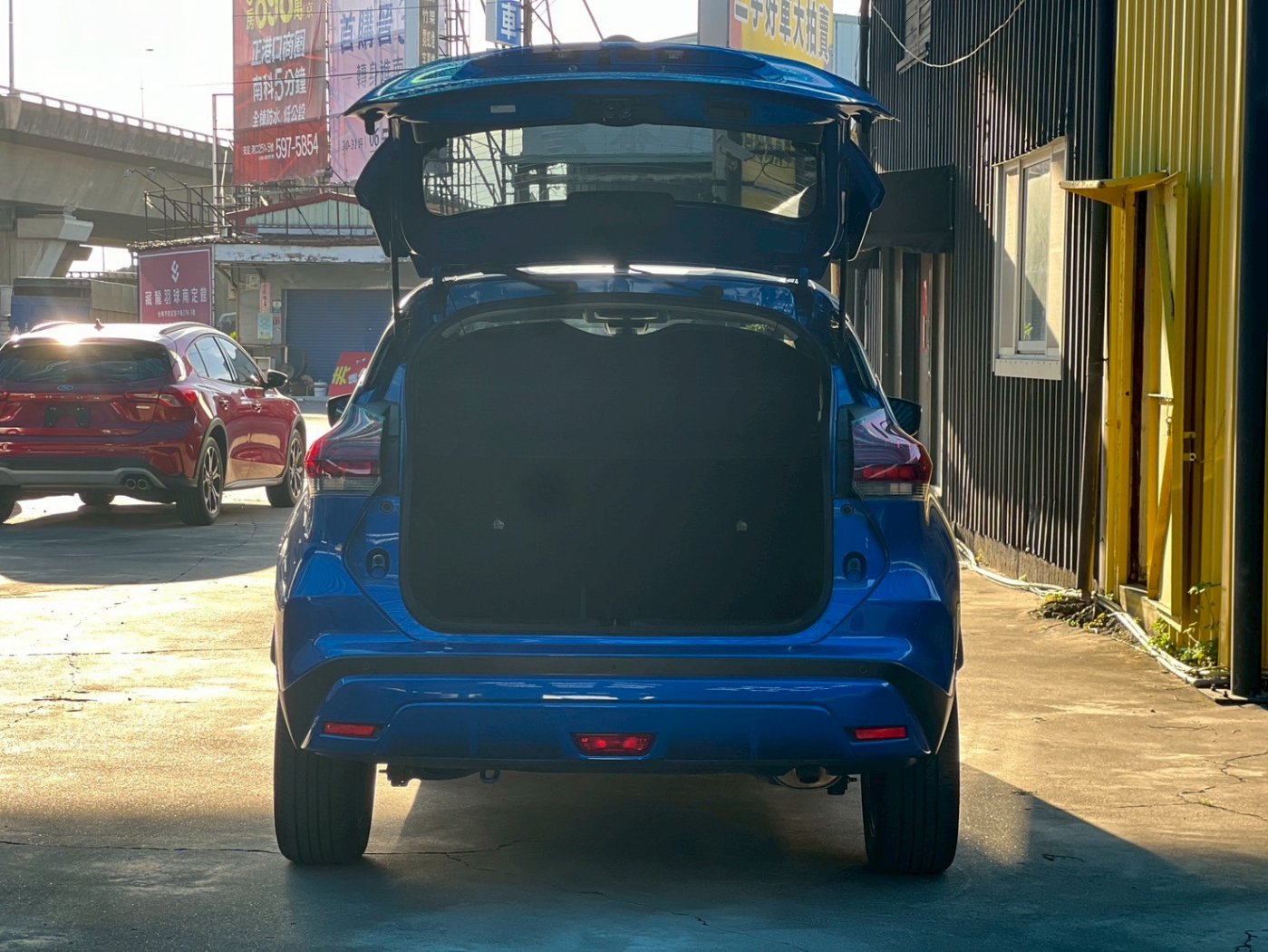 Nissan 日產 ／ Kicks ／ 2023年 ／ 2023年Nissan Kicks 藍色 日產中古車 ／ MG車庫(台南)