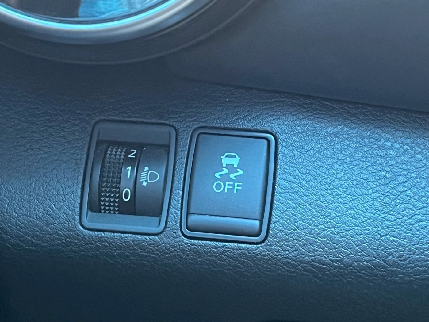 Nissan 日產 ／ Kicks ／ 2023年 ／ 2023年Nissan Kicks 藍色 日產中古車 ／ MG車庫(台南)