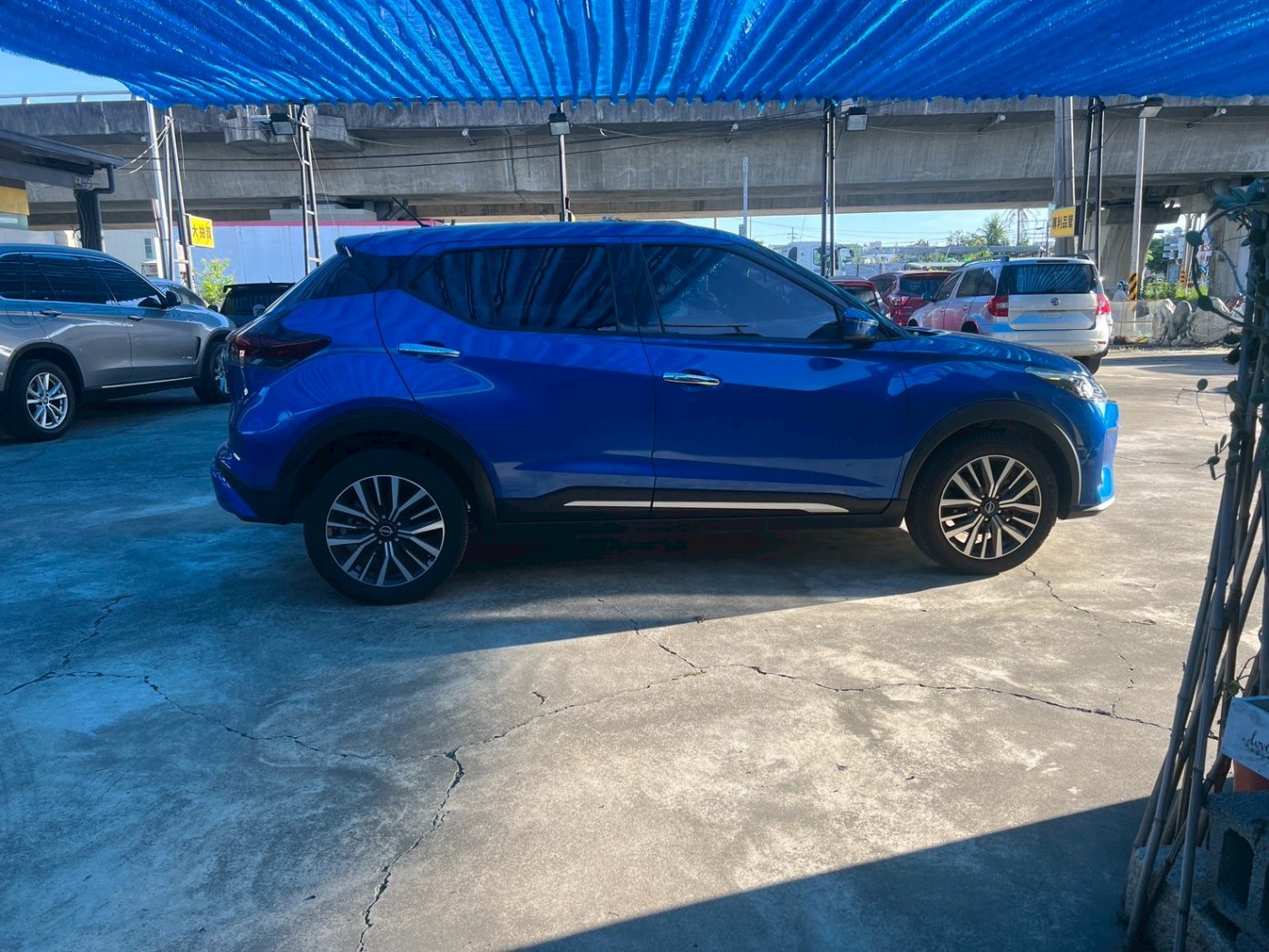 Nissan 日產 ／ Kicks ／ 2023年 ／ 2023年Nissan Kicks 藍色 日產中古車 ／ MG車庫(台南)