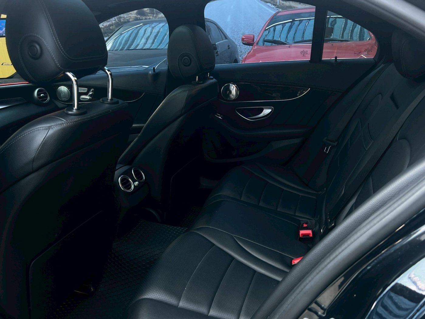 Benz 賓士 ／ C-Class ／ 2015年 ／ 2015年Benz C300 黑色 賓士中古車 ／ 九肇匯元汽車 (台南)