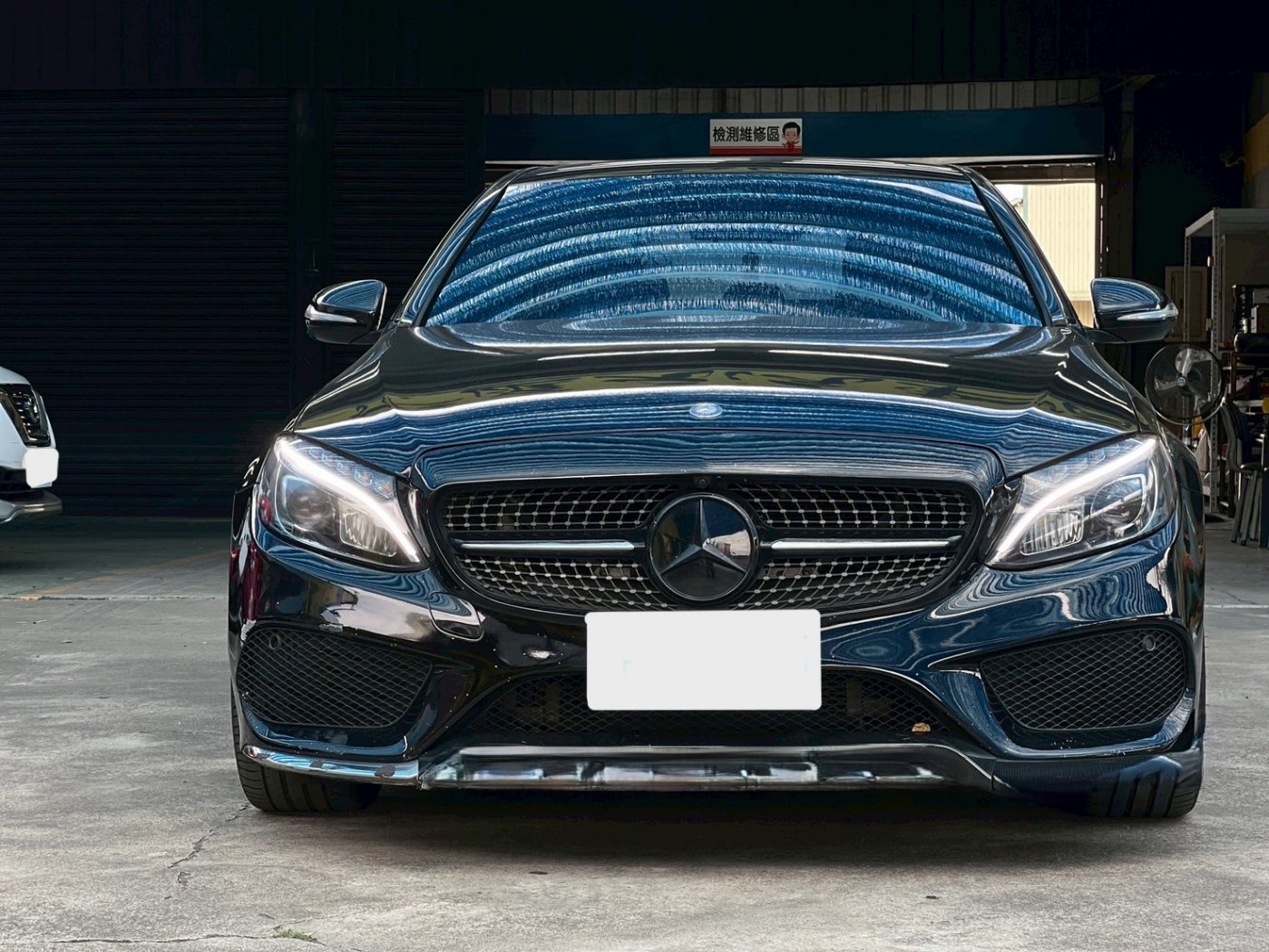 Benz 賓士 ／ C-Class ／ 2015年 ／ 2015年Benz C300 黑色 賓士中古車 ／ 九肇匯元汽車 (台南)