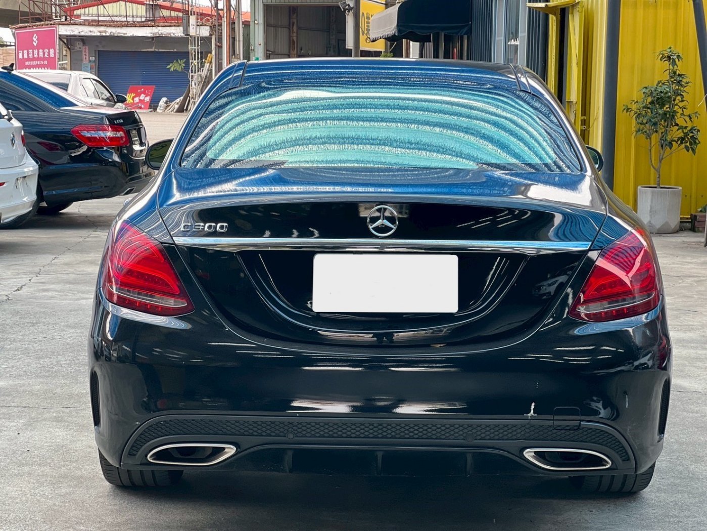 Benz 賓士 ／ C-Class ／ 2015年 ／ 2015年Benz C300 黑色 賓士中古車 ／ 九肇匯元汽車 (台南)