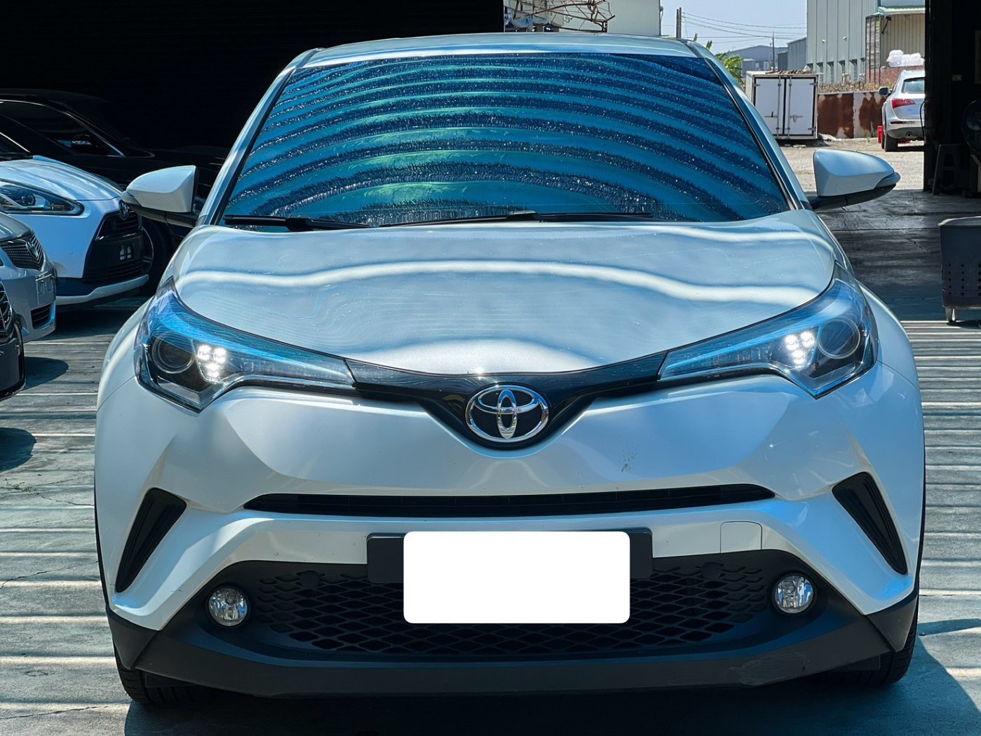 Toyota 豐田 ／ C-HR ／ 2017年 ／ 2017年Toyota CH-R 白色 豐田中古車 ／ 佳里興店(台南)