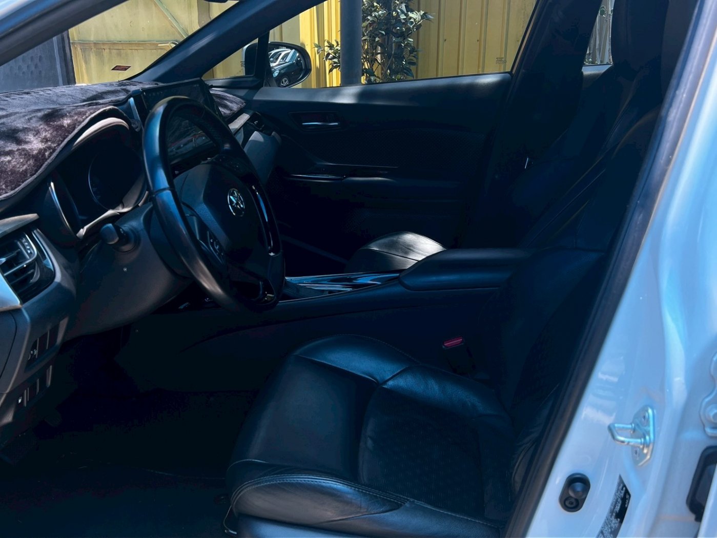 Toyota 豐田 ／ C-HR ／ 2017年 ／ 2017年Toyota CH-R 白色 豐田中古車 ／ 佳里興店(台南)