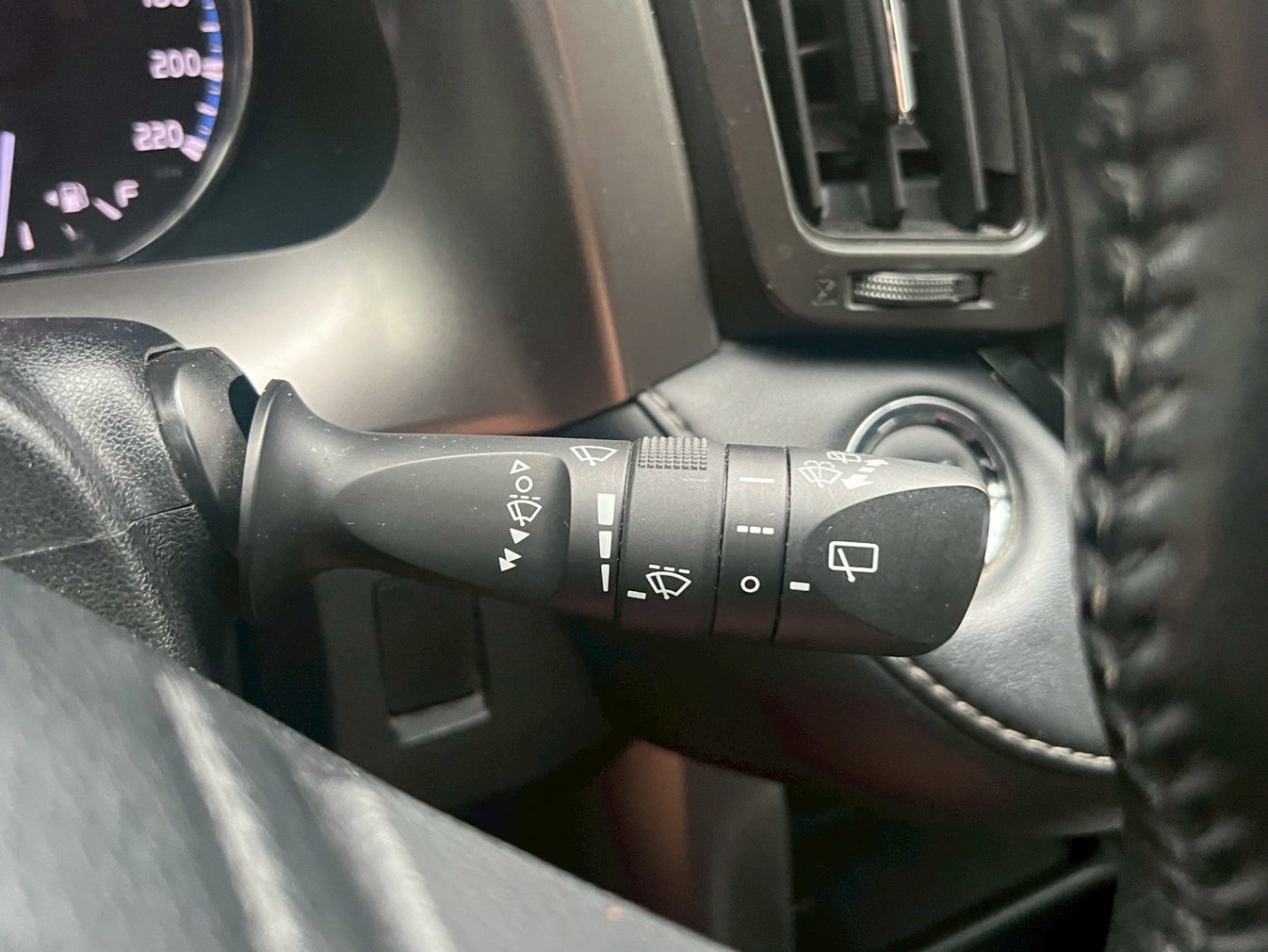 Toyota 豐田 ／ RAV4 ／ 2017年 ／ 2017年Toyota RAV4 白色 豐田中古車 ／ 九肇匯元汽車 (台南)