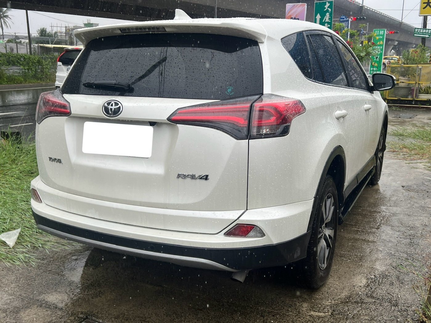 Toyota 豐田 ／ RAV4 ／ 2017年 ／ 2017年Toyota RAV4 白色 豐田中古車 ／ 九肇匯元汽車 (台南)
