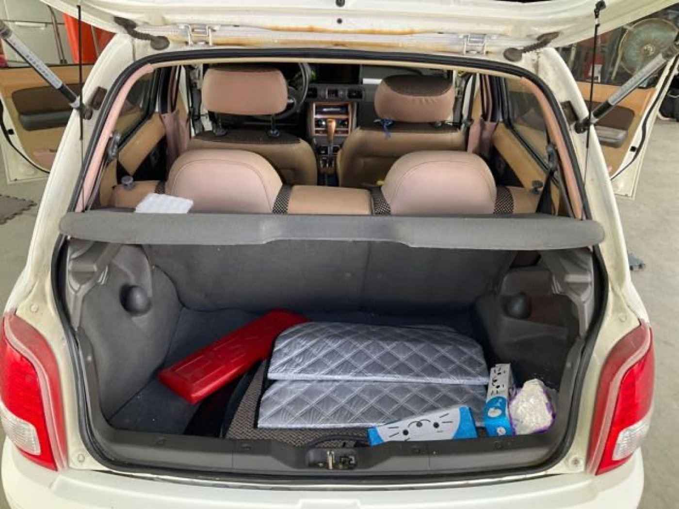 Nissan 日產 ／ March ／ 2006年 ／ 2006年Nissan March 白色 日產中古車 ／ 九肇匯元汽車 (台南)