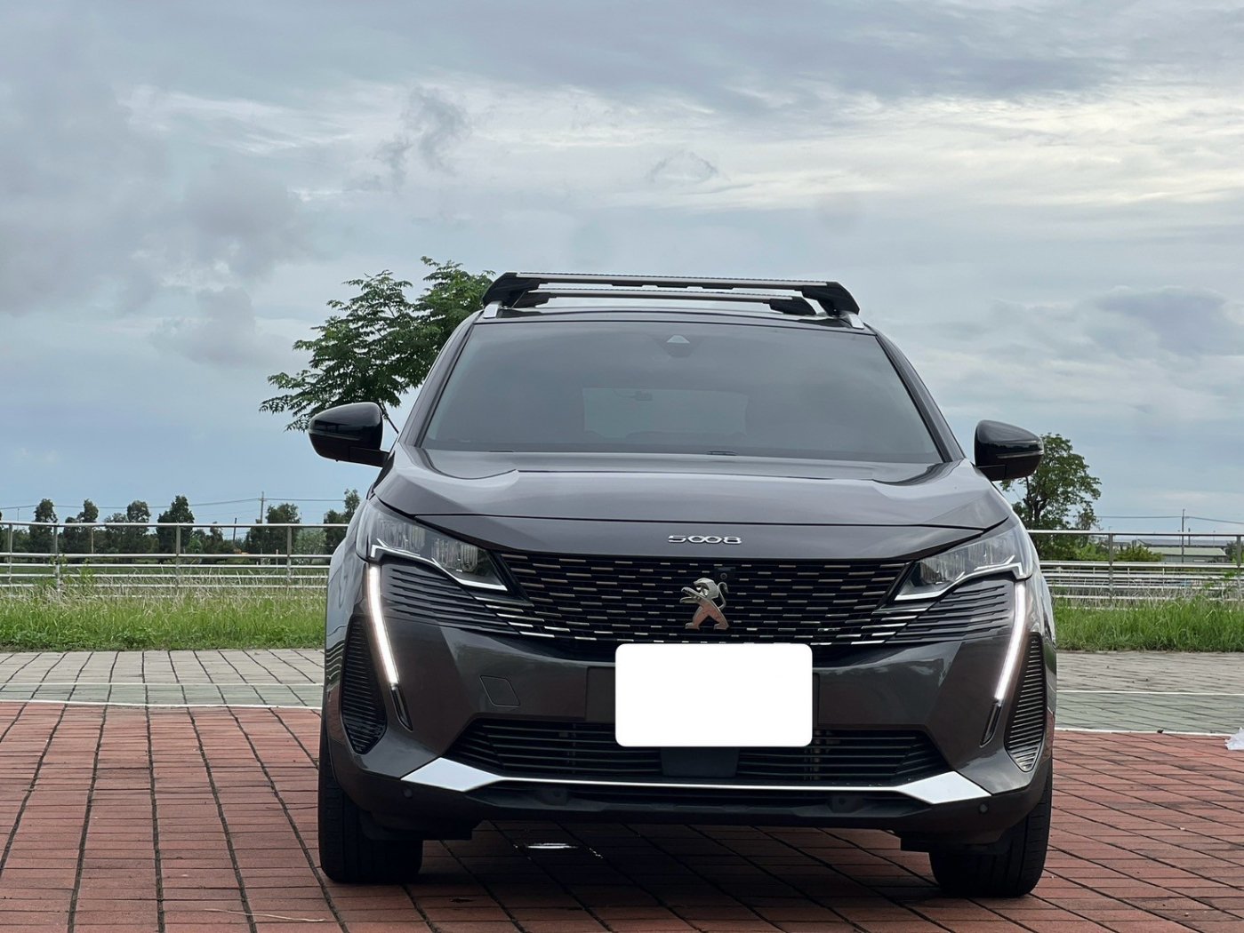 Peugeot 寶獅 ／ 5008 ／ 2022年 ／ 2022年 Peugeot 5008 灰色 寶獅中古車 ／ MG車庫(台南)