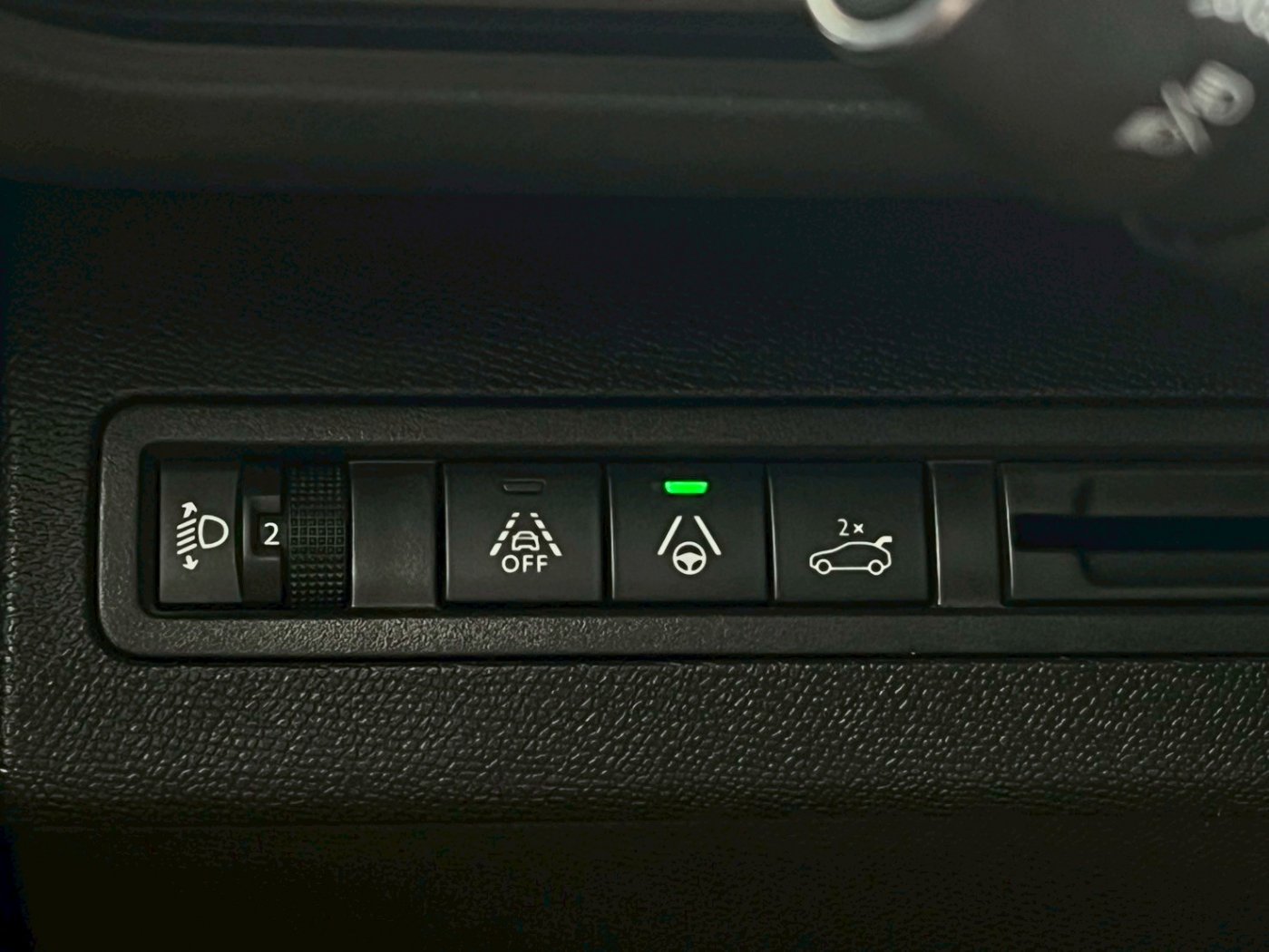 Peugeot 寶獅 ／ 5008 ／ 2022年 ／ 2022年 Peugeot 5008 灰色 寶獅中古車 ／ MG車庫(台南)