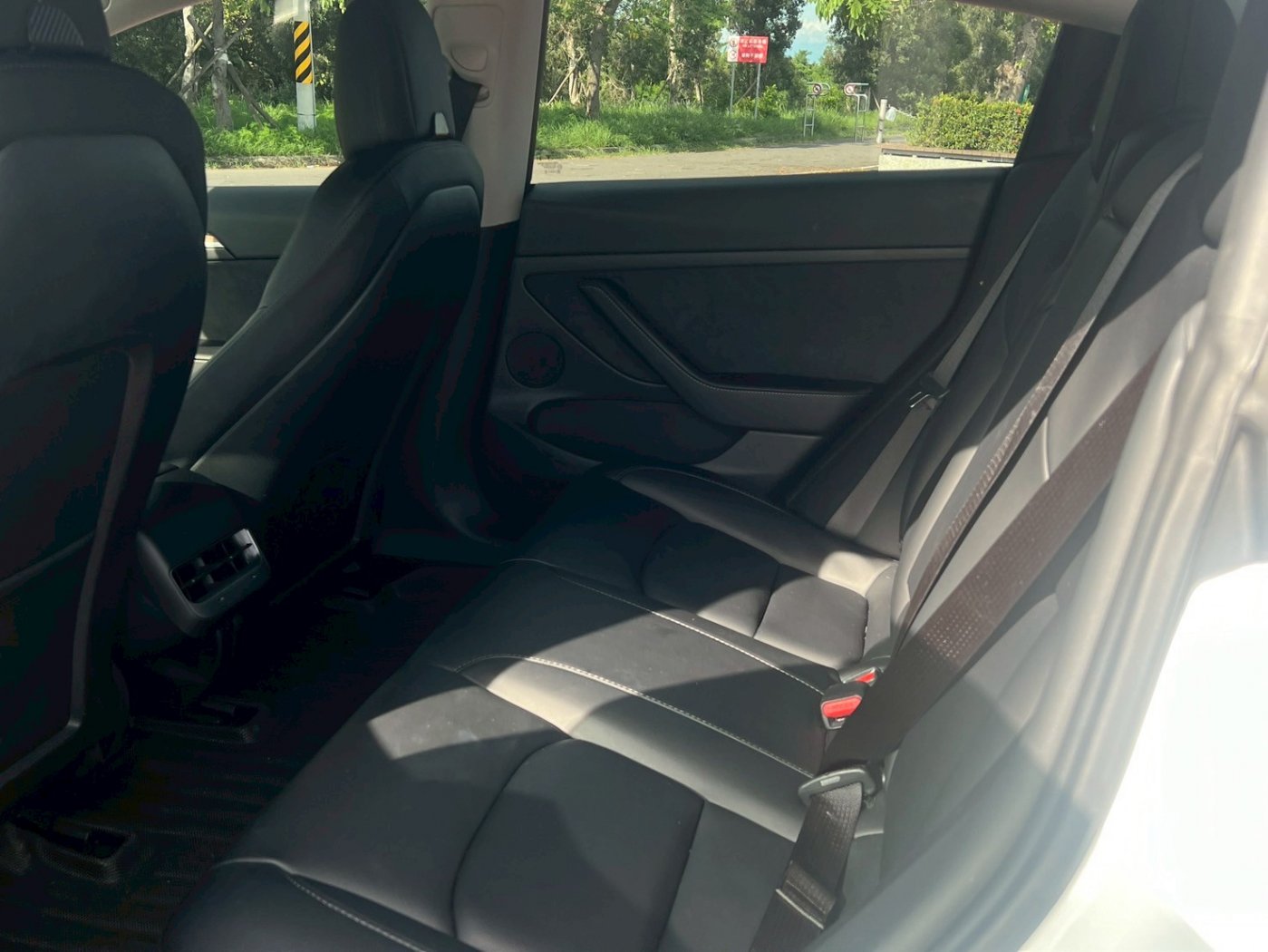 Tesla 特斯拉 ／ Model  3 ／ 2021年 ／ 2021年 Tesla Model 3 白色 特斯拉中古車 ／ MG車庫(台南)