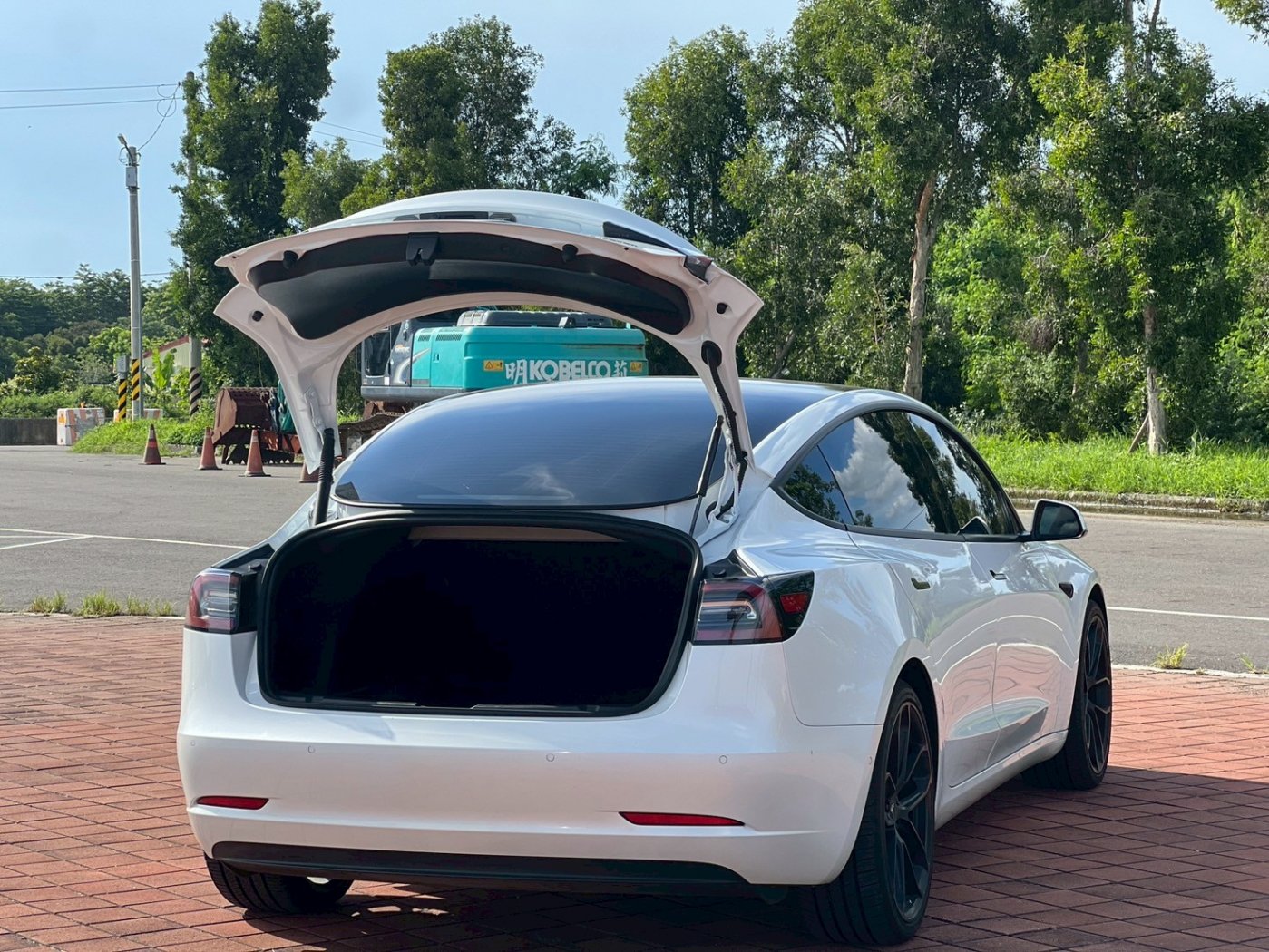 Tesla 特斯拉 ／ Model  3 ／ 2021年 ／ 2021年 Tesla Model 3 白色 特斯拉中古車 ／ MG車庫(台南)