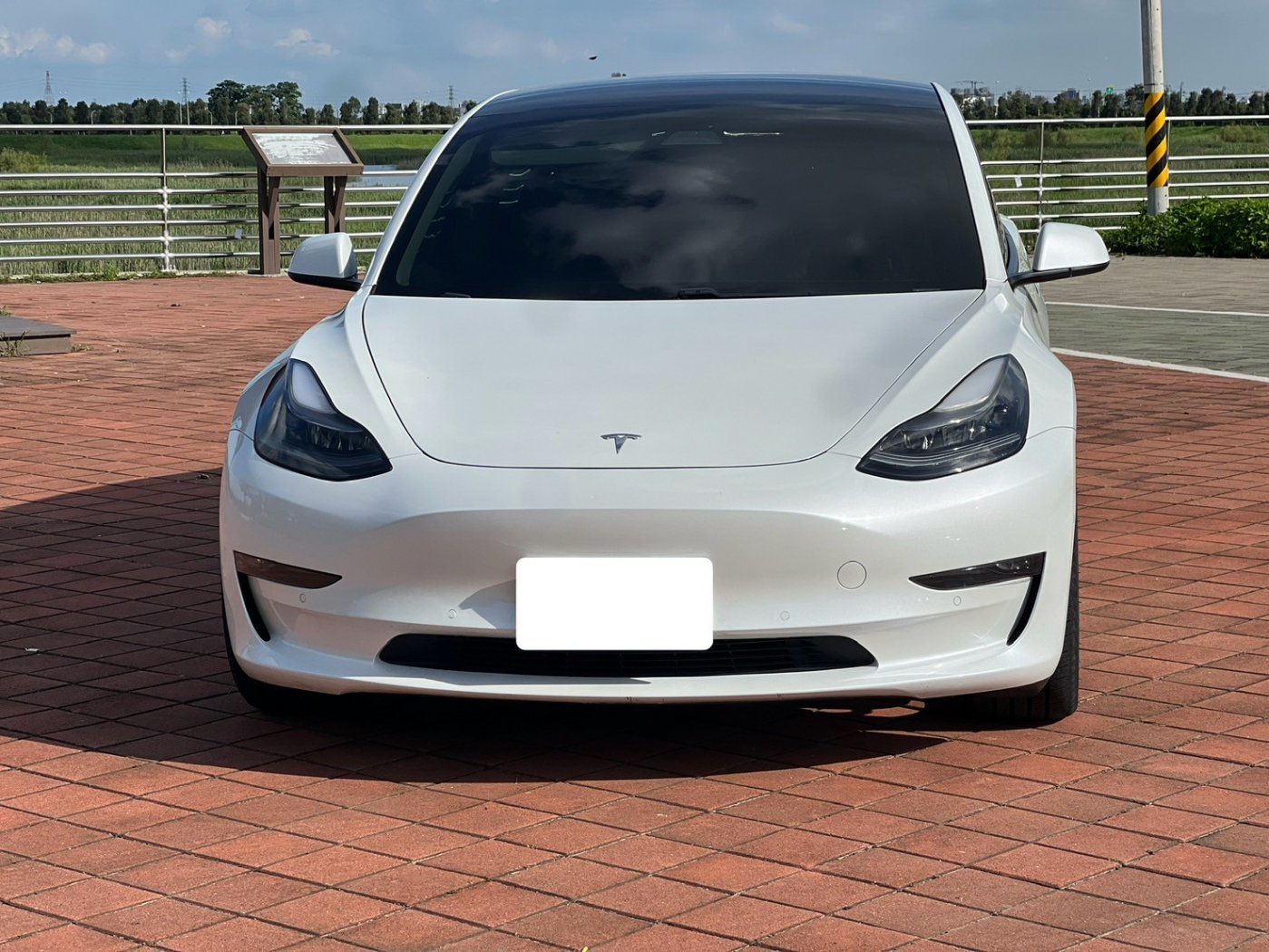 Tesla 特斯拉 ／ Model  3 ／ 2021年 ／ 2021年 Tesla Model 3 白色 特斯拉中古車 ／ MG車庫(台南)