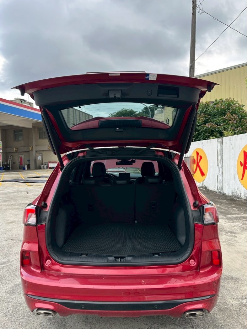 Ford 福特 ／ Kuga ／ 2021年 ／ 2021年 Ford Kuga 紅色 福特中古車 ／ 九肇匯元汽車 (台南)