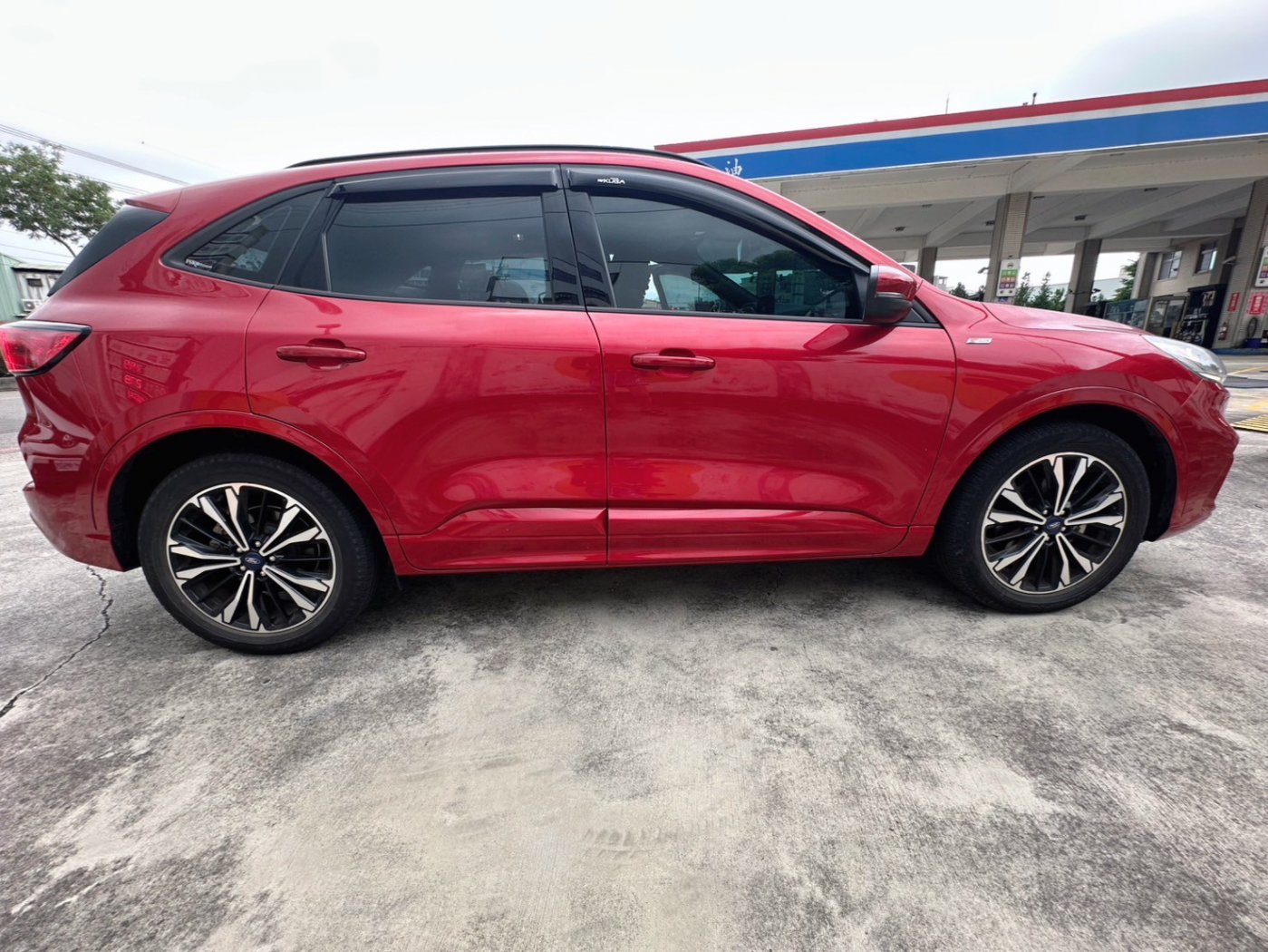 Ford 福特 ／ Kuga ／ 2021年 ／ 2021年 Ford Kuga 紅色 福特中古車 ／ 九肇匯元汽車 (台南)