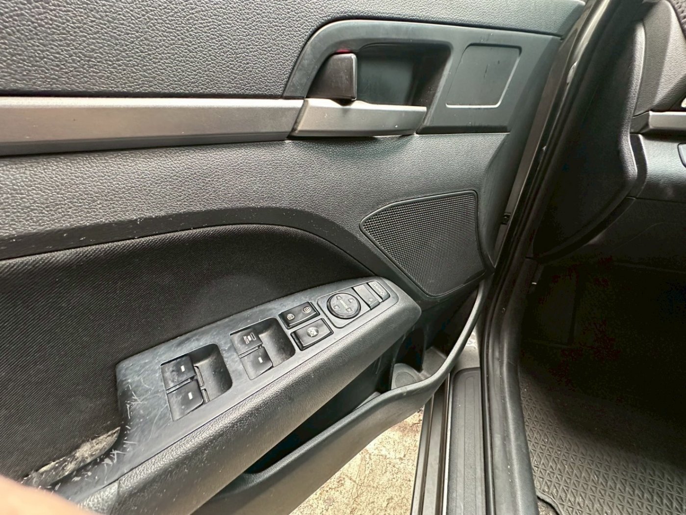 Hyundai 現代 ／ Elantra ／ 2017年 ／ 2017年Hyundai Elantra 灰色 現代中古車 ／ 成交區