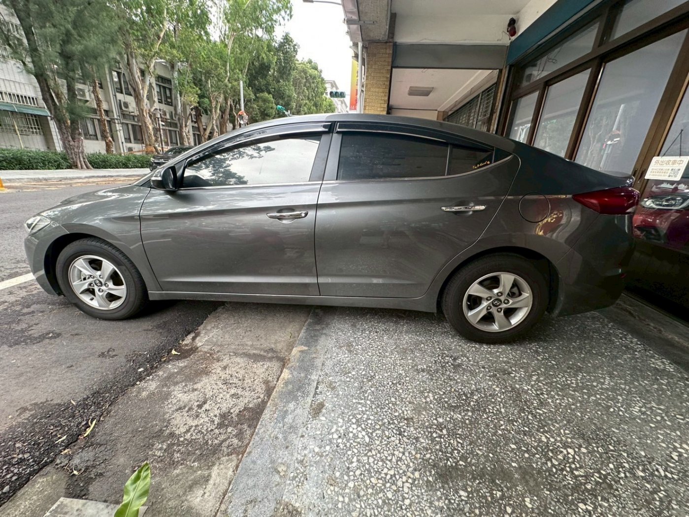 Hyundai 現代 ／ Elantra ／ 2017年 ／ 2017年Hyundai Elantra 灰色 現代中古車 ／ 成交區