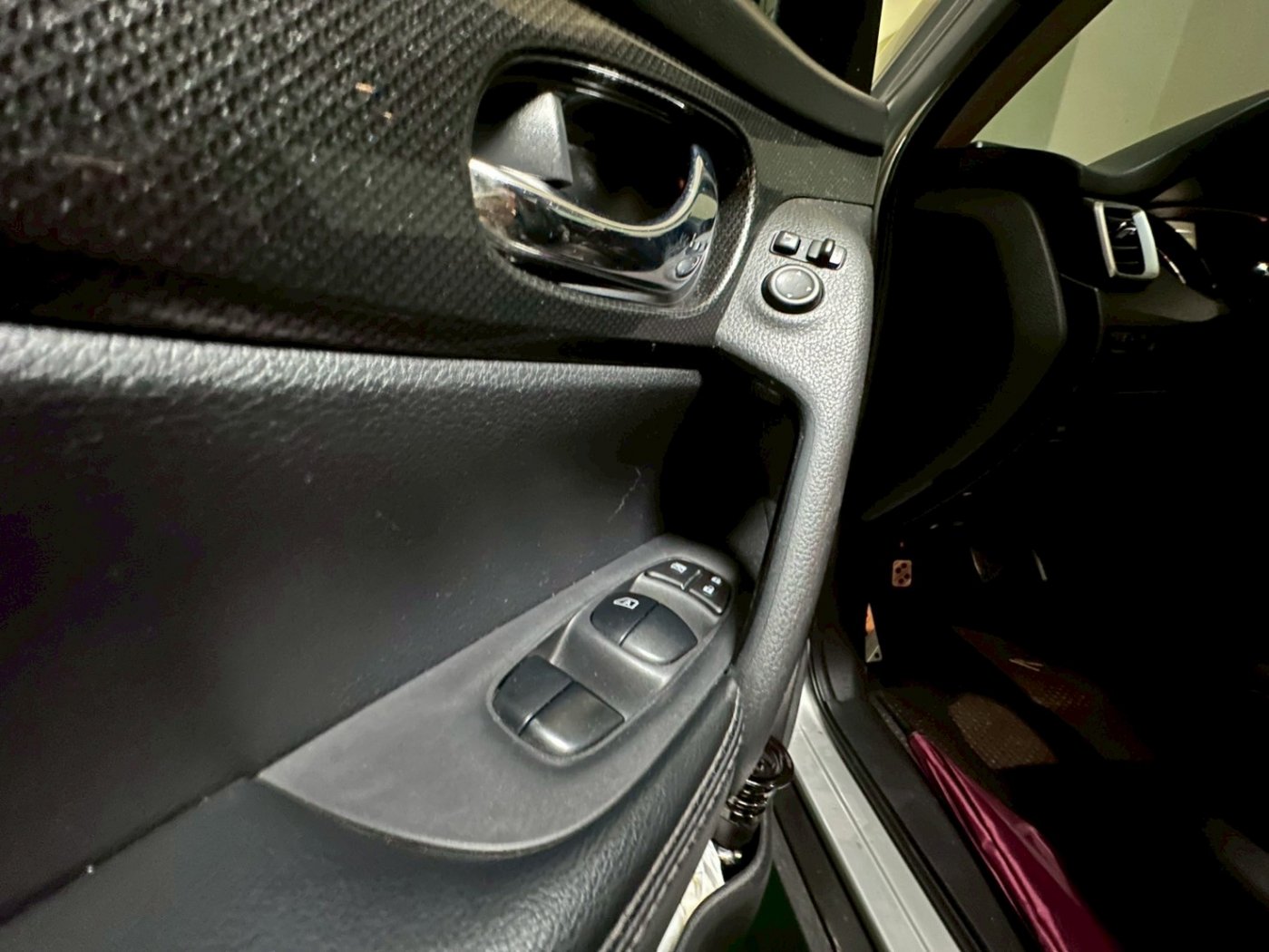 Nissan 日產 ／ X-Trail ／ 2016年 ／ 2016年Nissan X-Trail 銀色 日產中古車 ／ 九肇匯元汽車 (台南)