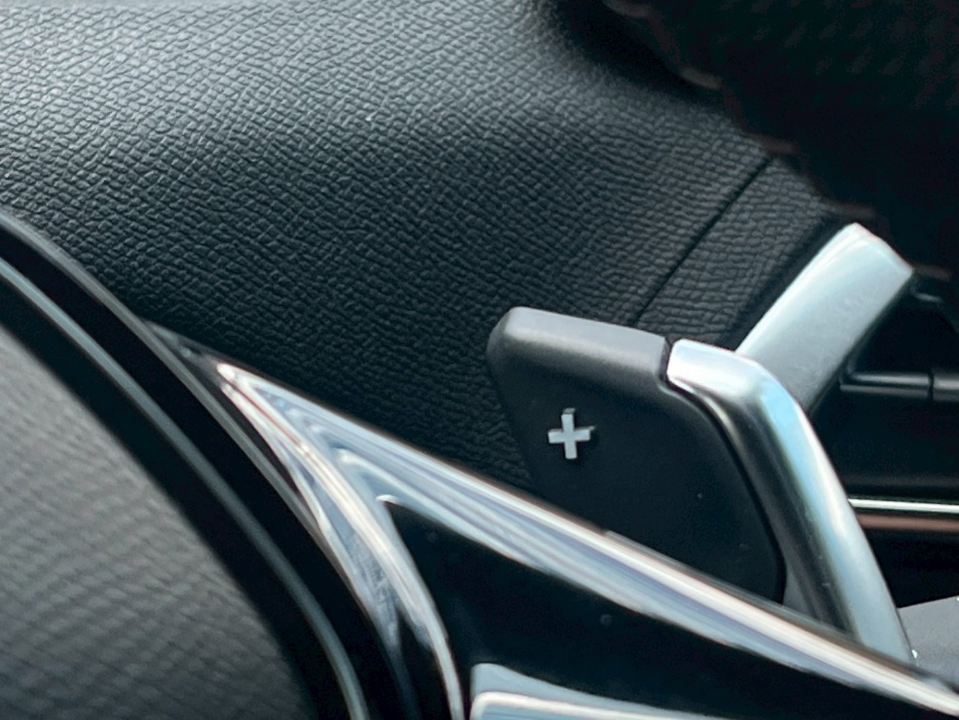 Peugeot 寶獅 ／ 5008 ／ 2022年 ／ 2022年 Peugeot 5008 白黑色 寶獅中古車 ／ MG車庫(台南)