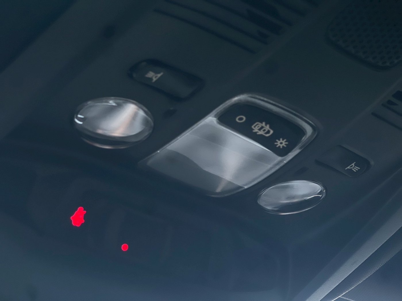 Peugeot 寶獅 ／ 5008 ／ 2022年 ／ 2022年 Peugeot 5008 白黑色 寶獅中古車 ／ MG車庫(台南)